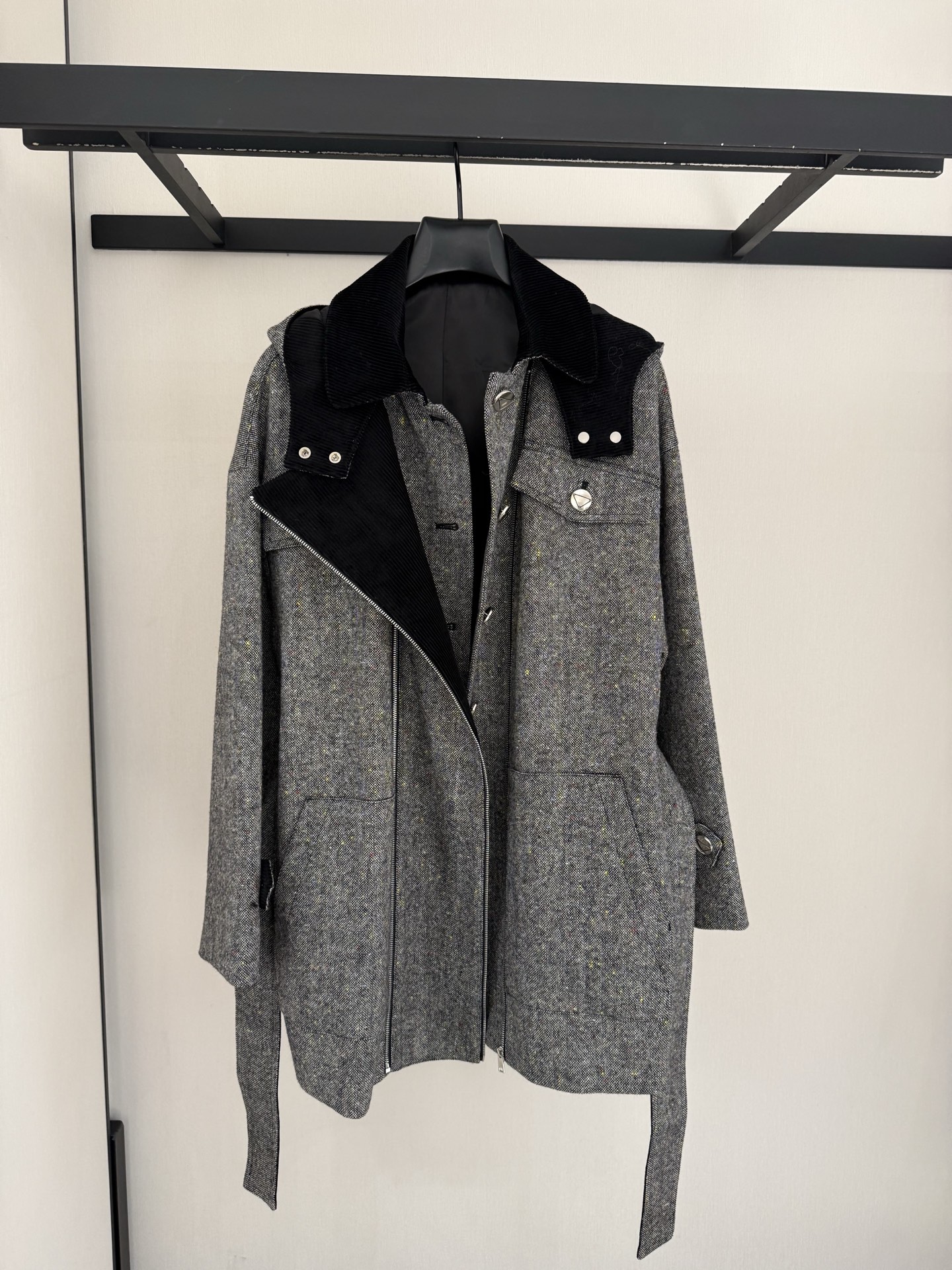 NO:638203,Gray wool blend stand-up collar coat This gray coat is made of wool and is soft against the skin and not scratchy. It is super comfortable to wear in autumn and winter. Stand-up collar + space collar hood design. Switch styles at will. Formal with a belt. Lazy Korean style without a belt. Floral gray is classic and versatile. It looks great with black bottoming or gray items inside. Loose and slim. Not picky about your figure. Can be worn for commuting and leisure. Women's clothing, hats, alexander wang19860909灰色羊毛混纺立领大衣 这款灰色大衣 羊毛材质 柔软亲肤不扎人 秋冬穿超舒服 立领+太空领连帽设计 随心切换风格 系腰带正式 不系腰带慵懒韩系风 花灰色经典百搭 内搭黑色打底或灰色单品都很出彩 宽松显瘦 不挑身材 通勤休闲都能穿,女装,hats,alexander wang,Women's clothing