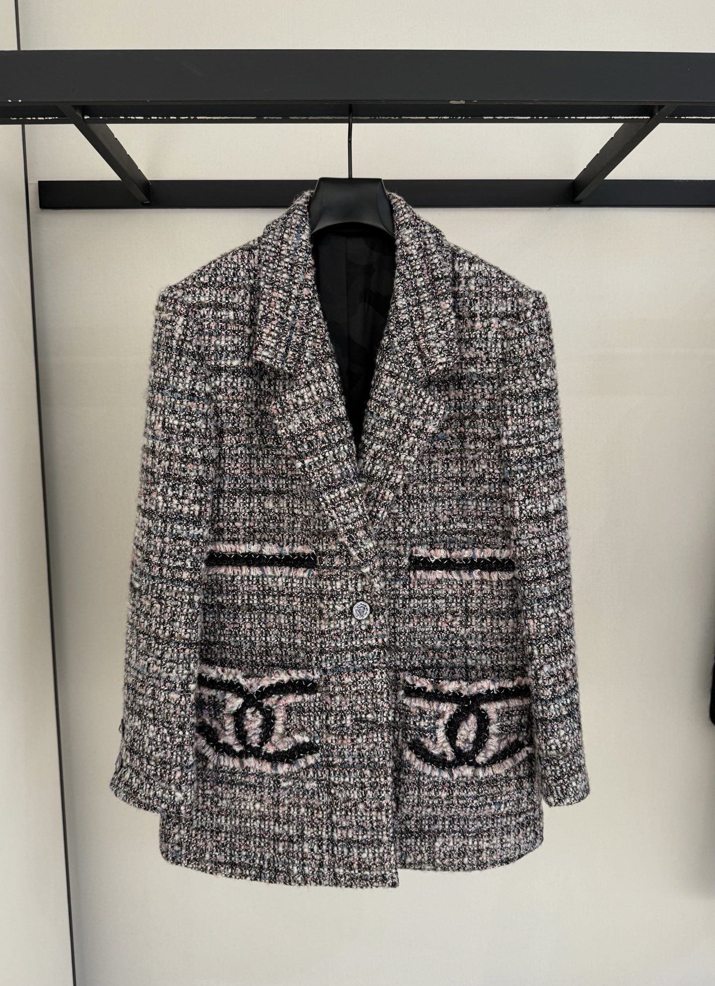 NO:638197,chanel#25 As soon as winter comes, I’m back to my sweet scent!  I have to say that this is the perfect outfit for a noble and wealthy family. The purple color is indeed very charming. It shows nobility and whiteness. It continues the classic style. Little ingenuity has been made in the design details. The shoulder pads adjust the shoulder contour to adjust the aura ~ -size36-38-40, Chanel-clothing, chanel, chanel, alexander wang19860909chanel#25 冬天一到又回归小香控了！ 不得不说贵气富家千金感穿搭还得是它 紫色果然很有韵味 显贵显白 延续一贯经典的版型 在设计细节上做了小巧思 垫肩调整肩部轮廓 拿捏气场～ -size36-38-40,香奈儿-服装,chanel,chanel,alexander wang,Women's clothing