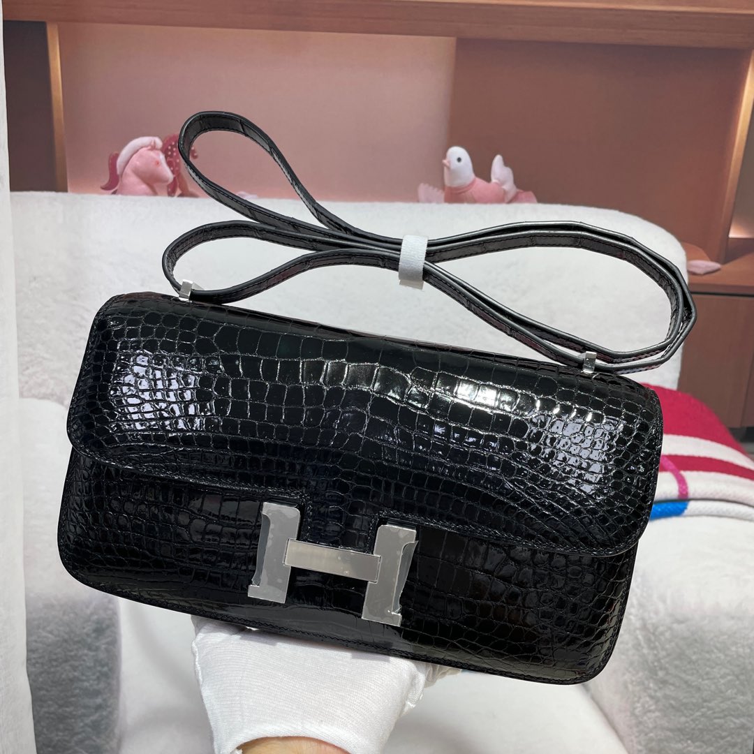 NO:763925,Actual shot of Kangkang 26, black/silver buckle, imported glossy crocodile skin, hand-stitched beeswax thread, all-steel hardware, imported sheepskin lining (with full set of original packaging), Hermes, hermes, sheepskin, crocodile skin, Hermes,19860909现货实拍康康26 黑色/银扣 进口亮面鳄鱼皮 手缝蜜蜡线全钢五金 内里进口羊皮（配全套原版包装）,爱马仕,hermes,sheepskin,crocodile skin,Hermes,,Bag