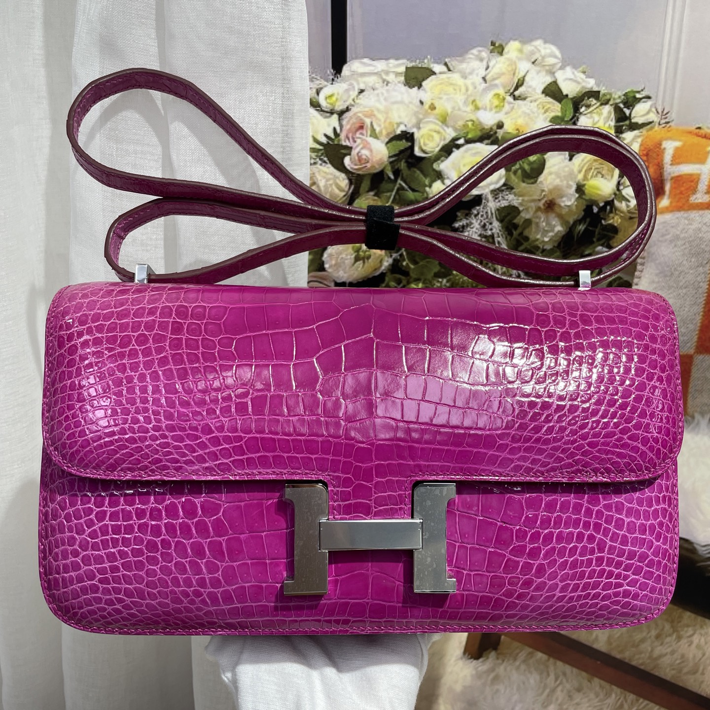 NO:763923,Actual shot of Kangkang 26 Arabian Nights/Silver buckle, imported glossy crocodile skin, hand-stitched beeswax thread, all-steel hardware, imported sheepskin lining (with full set of original packaging), Hermes, hermes, sheepskin, crocodile skin, Hermes,19860909现货实拍康康26 天方夜谭/银扣 进口亮面鳄鱼皮 手缝蜜蜡线全钢五金 内里进口羊皮（配全套原版包装）,爱马仕,hermes,sheepskin,crocodile skin,Hermes,,Bag