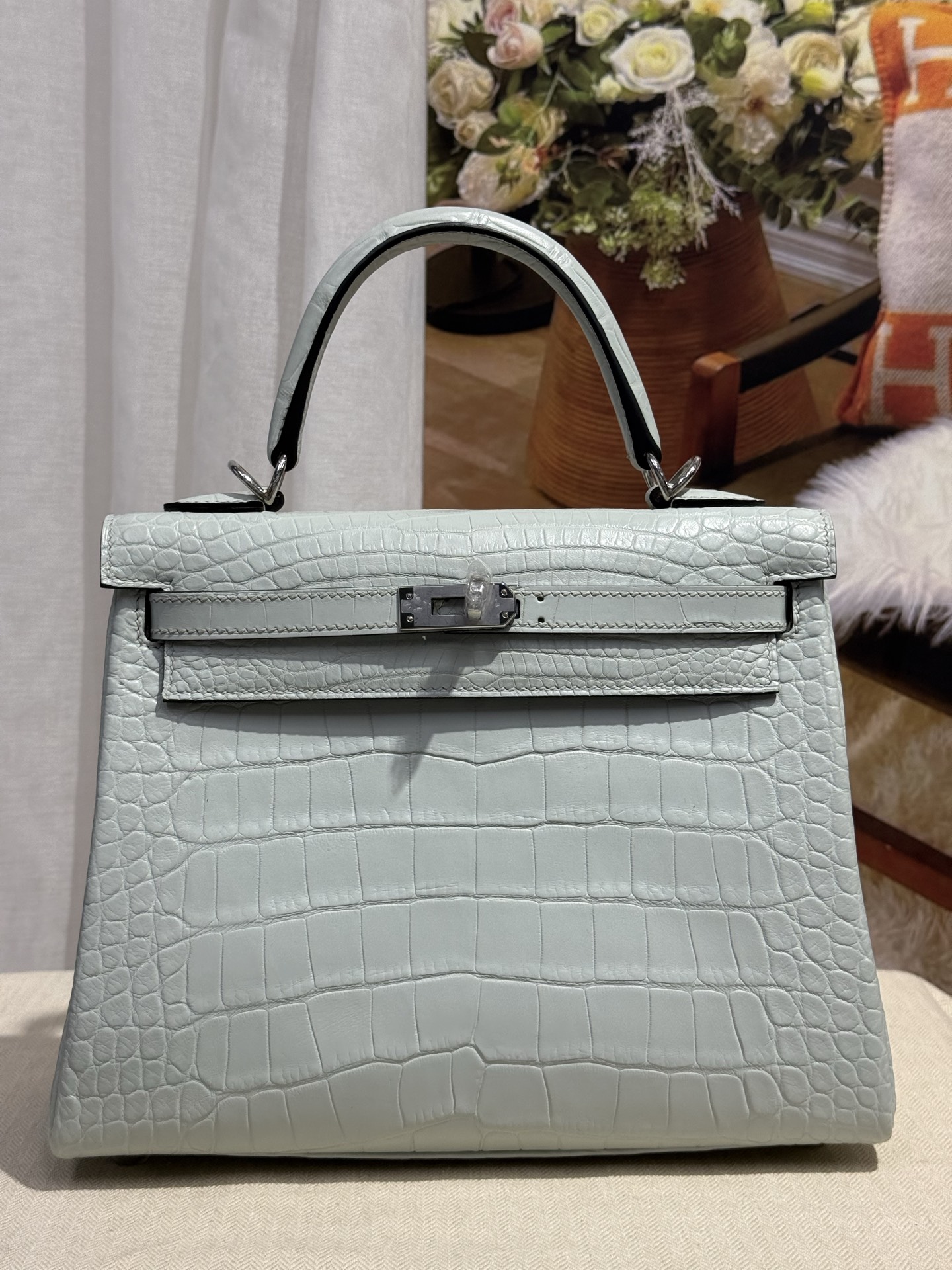 NO:811958,Newly available Kelly 25 ice crystal gray imported hc matte American crocodile skin three matching skins imported sheepskin lining all steel hardware hand nailed top hand sewing wax thread, Hermes, hermes, sheepskin, crocodile skin, Hermes,19860909新出现货凯莉 kelly 25 冰晶灰 进口hc雾面美洲鳄鱼皮 对版三张皮 内里配进口羊皮 全钢五金 手打钉 顶级手缝蜡线,爱马仕,hermes,sheepskin,crocodile skin,Hermes,,Bag
