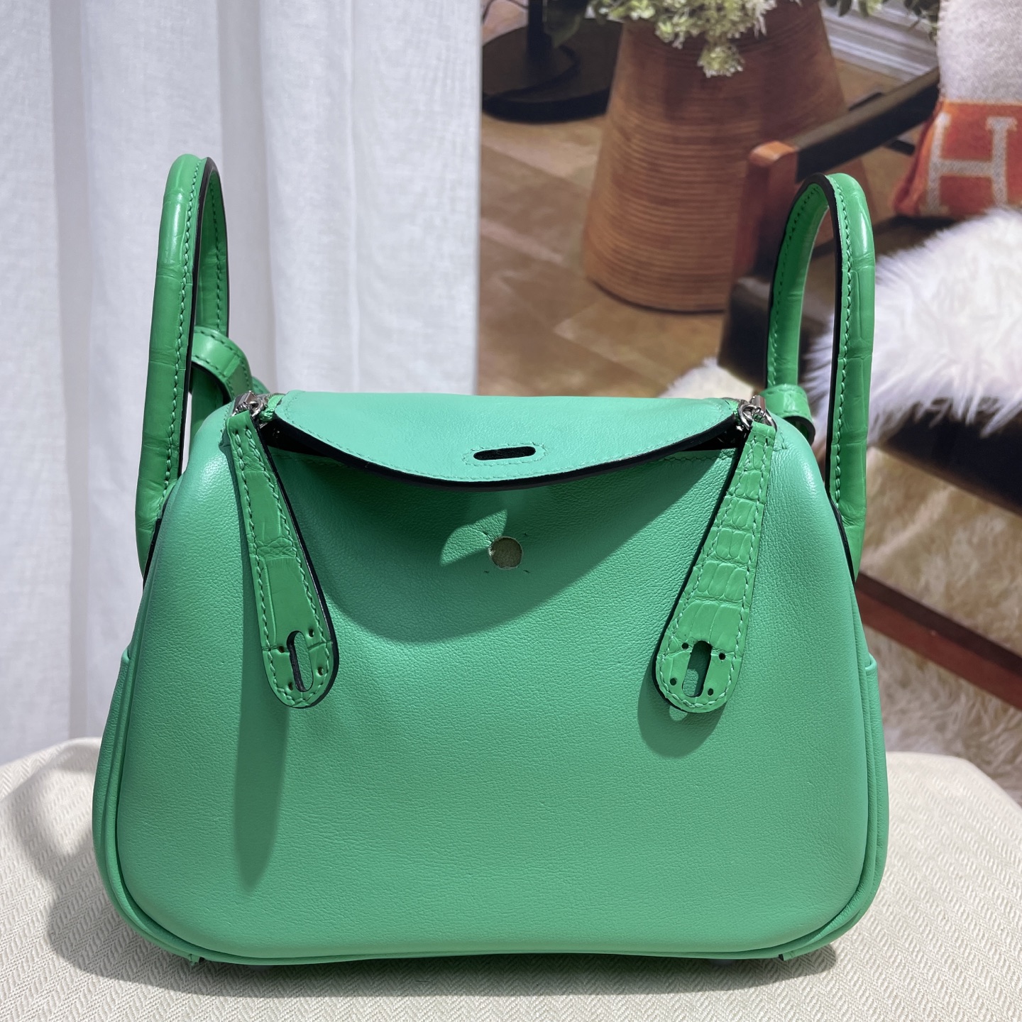 NO:879445,Real-stock mini Lindy 19cm comic green American matte crocodile skin and swift leather hand-stitched wax thread all-steel hardware hand-nailed lining sheepskin, Hermes, hermes, stuart weitzman, sheepskin, crocodile skin, Hermes,19860909现货实拍 mini 琳迪 19cm 漫画绿 美洲雾面鳄鱼皮拼swift皮 手缝蜡线 全钢五金 手打钉 内里羊皮,爱马仕,hermes,stuart weitzman,sheepskin,crocodile skin,Hermes,,Bag