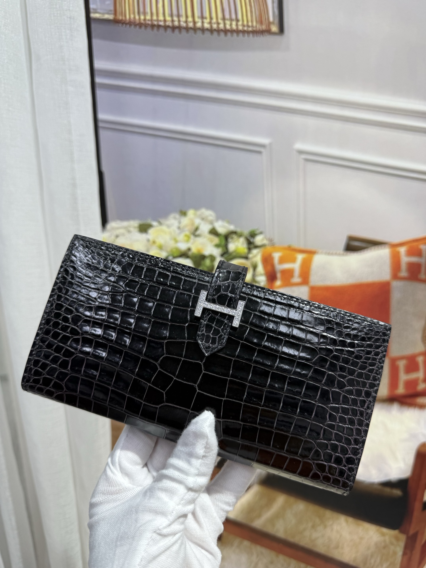 NO:700034,Bearn's more classic wallet, a crocodile inverted V shiny crocodile leather for both men and women, large capacity, super practical, rare animal skin cabinet is also a very rare product, sheepskin lining, wax line pure steel hardware [love], Hermes, hermes, wallets, sheepskin, crocodile skin, Hermes,19860909H家bearn比较经典的钱包,湾鳄倒V亮面鳄鱼皮男女通用的一款, 大容量,超级实用,稀有动物皮柜柜里面也是非常难得的品,内里羊皮,蜡线纯钢五金[爱心],爱马仕,hermes,wallets,sheepskin,crocodile skin,Hermes,,Bag