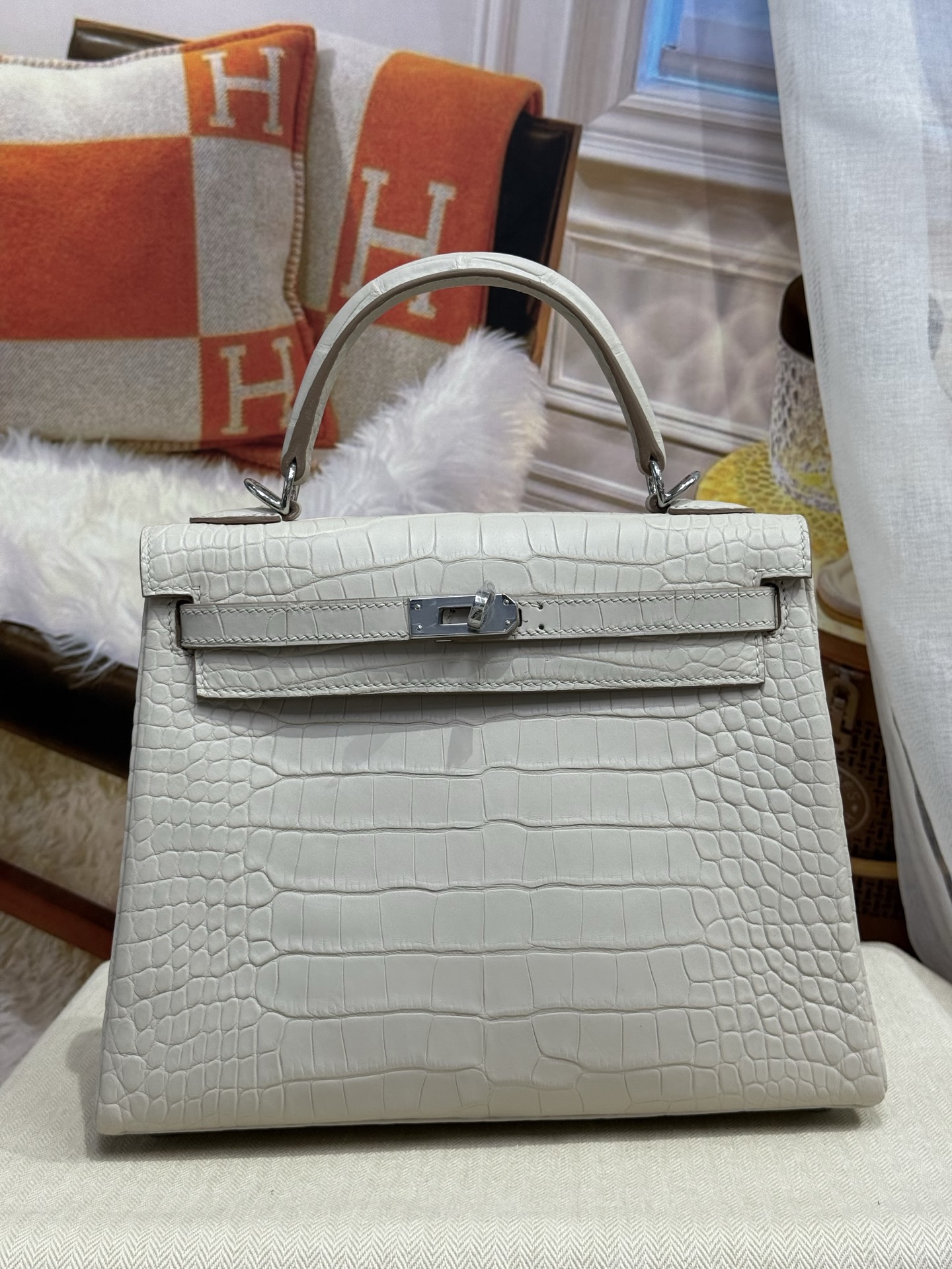 NO:811955,New arrival Kelly 25 glacier white imported hc matte American crocodile skin three matching skins imported sheepskin lining all steel hardware hand nailed top hand sewing wax thread, Hermes, hermes, sheepskin, crocodile skin, Hermes,19860909新出现货凯莉 kelly 25 冰川白 进口hc雾面美洲鳄鱼皮 对版三张皮 内里配进口羊皮 全钢五金 手打钉 顶级手缝蜡线,爱马仕,hermes,sheepskin,crocodile skin,Hermes,,Bag