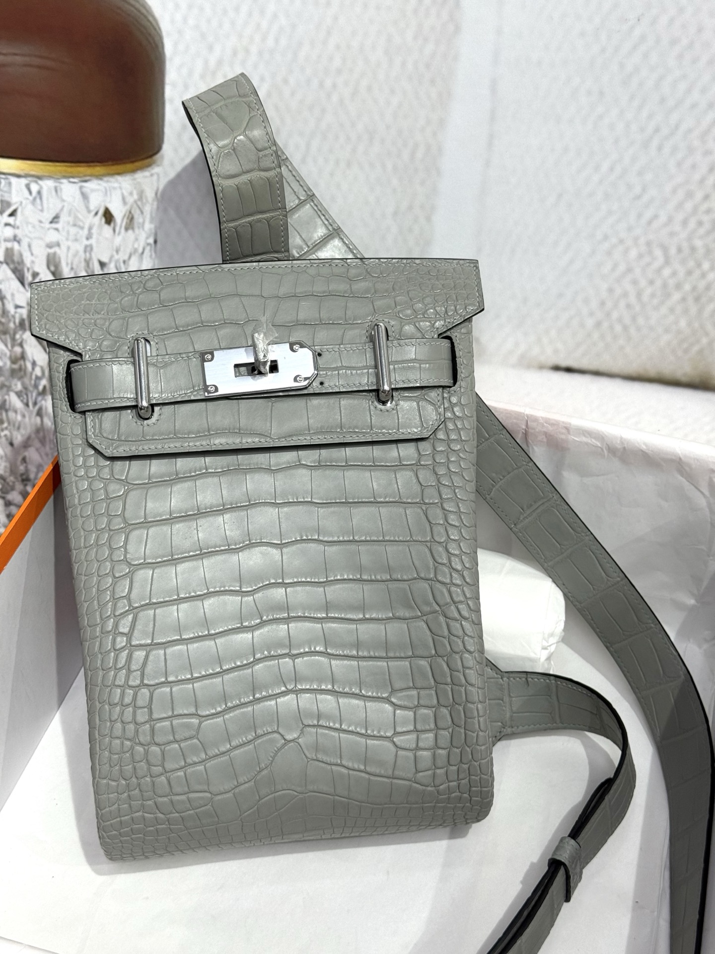 Hermès has rare skins for high-end players, imported American matte crocodile skin HAC A DOS, and finally released a more attractive bag besides