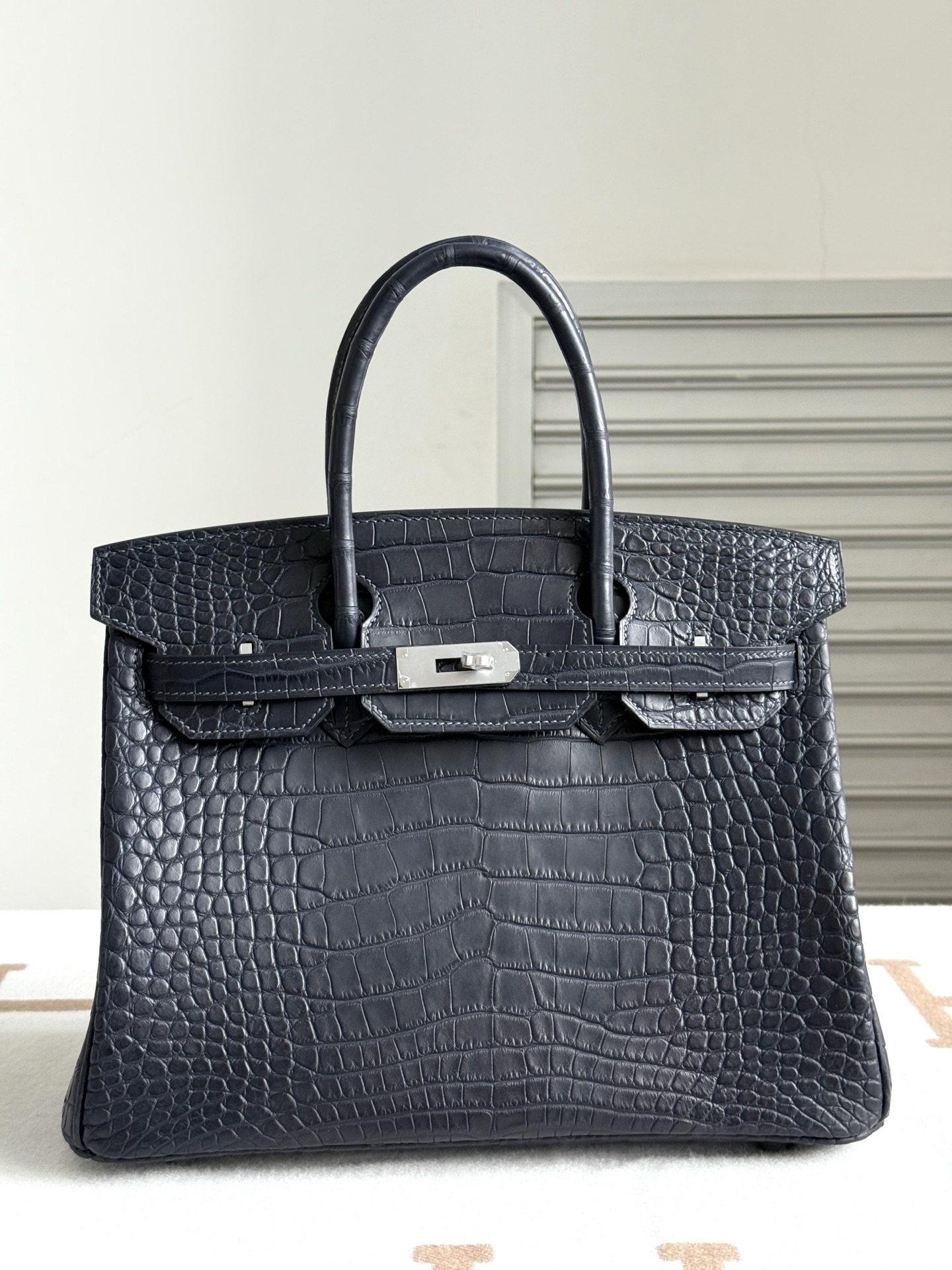 Hermès high-end players' rare leather, imported matte square American crocodile leather birkin30, midnight color, hand-stitched with beeswax thre