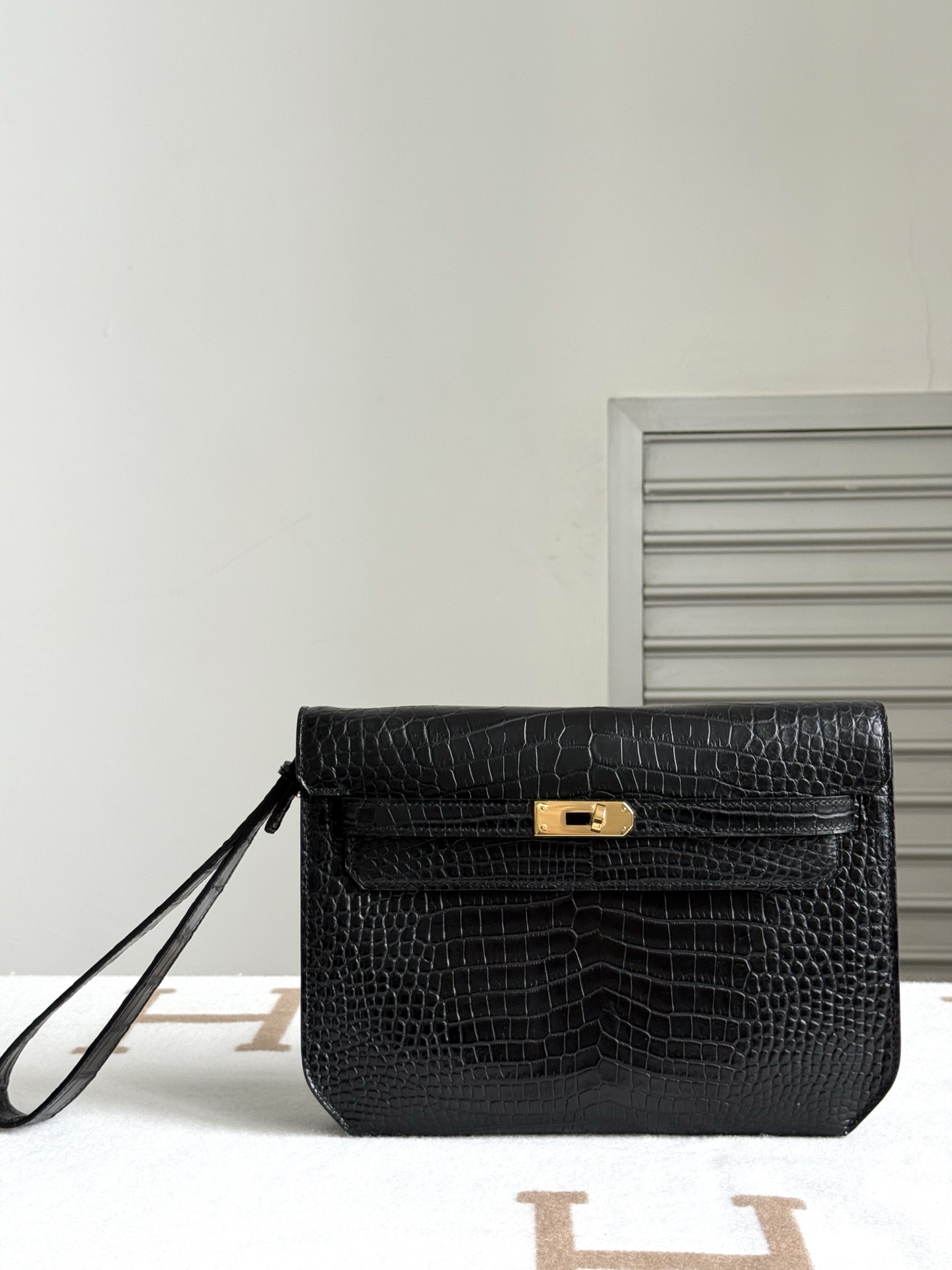 Hermès high-end player rare leather Kelly depeches 25cm clutch imported matte crocodile belly black, gold buckle full set of hand-nailed hardware