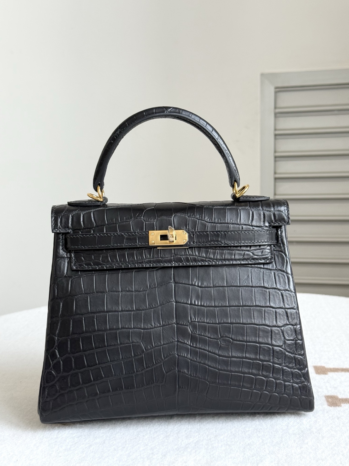 NO:852477,kelly25 imported Nile matte crocodile skin, black, three front belly cuts, imported sheepskin lining, full set of hand-nailed hardware [color], Hermes, hermes, sheepskin, crocodile skin, Hermes,19860909kelly25进口尼罗雾面鳄鱼皮,黑色,对版三张正肚皮开料,内里配进口羊皮,全套手打钉五金[色],爱马仕,hermes,sheepskin,crocodile skin,Hermes,,Bag