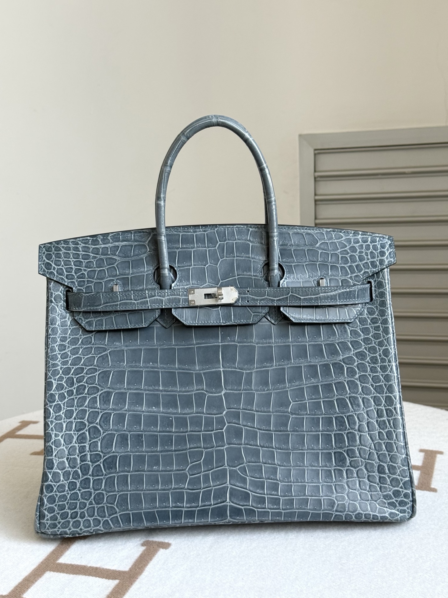 HERMES Birkin35 импортная матовая американская крокодиловая кожа, кожа крокодила, ручная прошивка вощёной нитью, изготовлена из трёх кож, ручная ковка медных гвоздей, гвоздь в форме иероглифа «один», подкладка из овечьей кожи, редкая кожа, индивидуальный дизайн