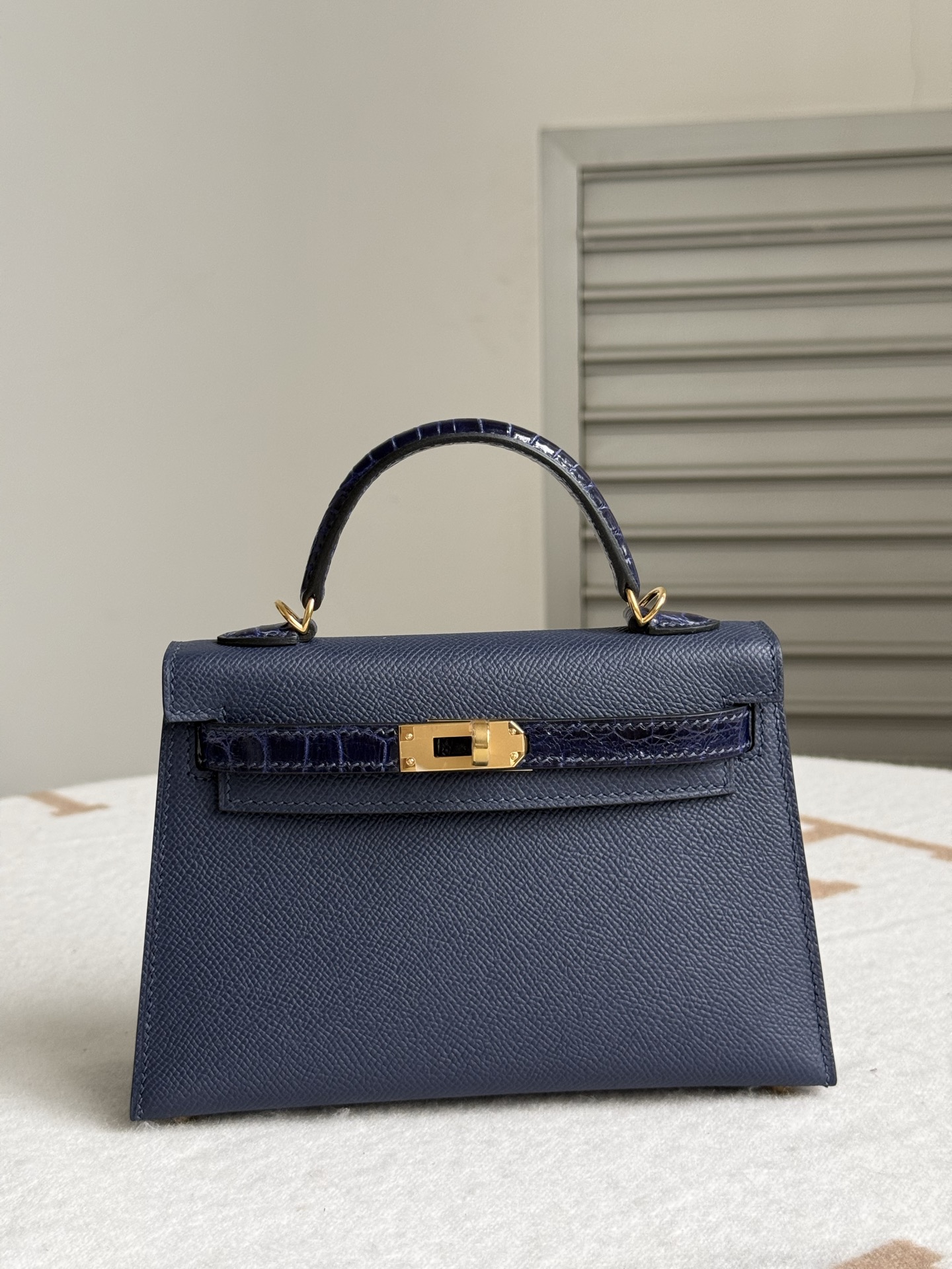 NO:851259,Kelly kelly second generation 19Cm double touch, crocodile skin with E palm print leather hand-stitched with wax thread, Hermes, hermes, crocodile skin, Hermes,19860909凯莉kelly二代19Cm双拼touch,鳄鱼皮拼E 掌纹皮手缝蜡线,爱马仕,hermes,crocodile skin,Hermes,,Bag