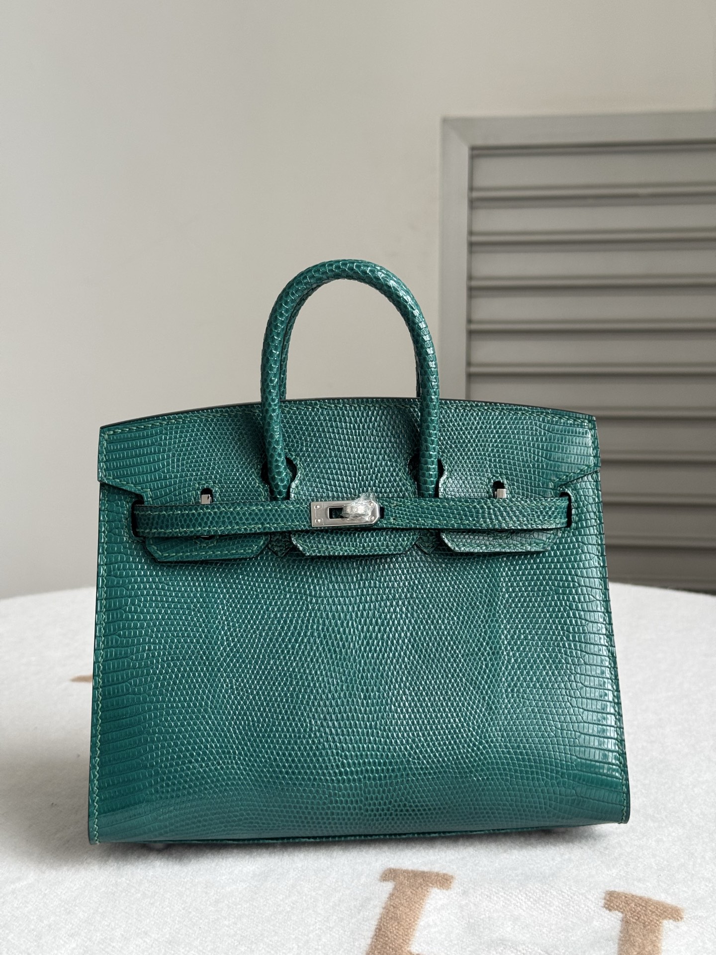NO:763892,Birkin20 imported original lizard skin, a full set of hand-made copper nail hardware, imported sheepskin lining, Hermes, sheepskin, Hermes,19860909Birkin20进口原厂蜥蜴皮,全套手打铜钉五金,内里配进口羊皮,爱马仕,hermes,sheepskin,Hermes,,Bag