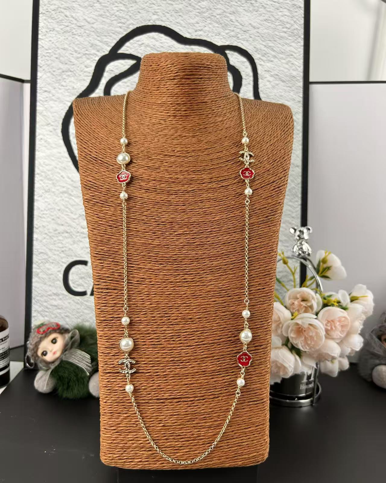 NO:361723,Xiaoxiang new style 25a red flowers double c pearl long necklace sweater chain length: 87cm not included Extended chain Extended chain: 12cm, Chanel necklace, chanel, sweaters, necklace19860909小香新款 25a 红色花朵 双c 珍珠长款项链毛衣链 长: 87cm 不包含延长链 延长链:12cm,香奈儿项链,chanel,sweaters,necklace,Jewelry