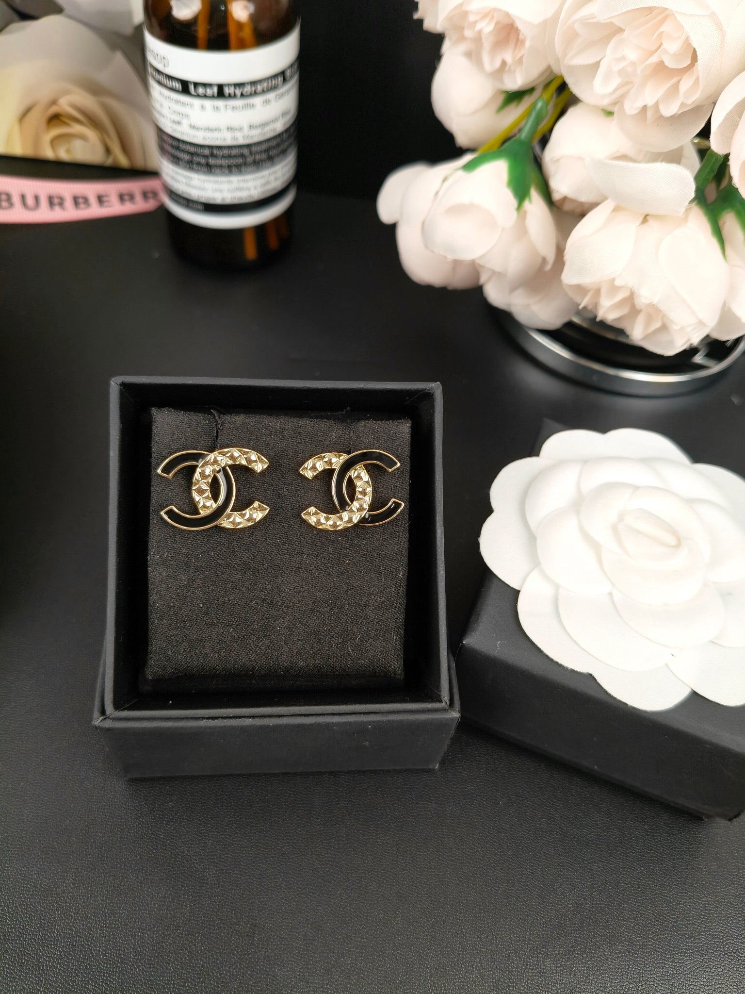 NO:639394,Xiaoxiang new diamond pattern pink black oil drop half diamond earrings, Chanel earrings, chanel19860909小香新款 菱格纹粉黑色滴油 半菱形耳钉,香奈儿耳钉,chanel,Jewelry