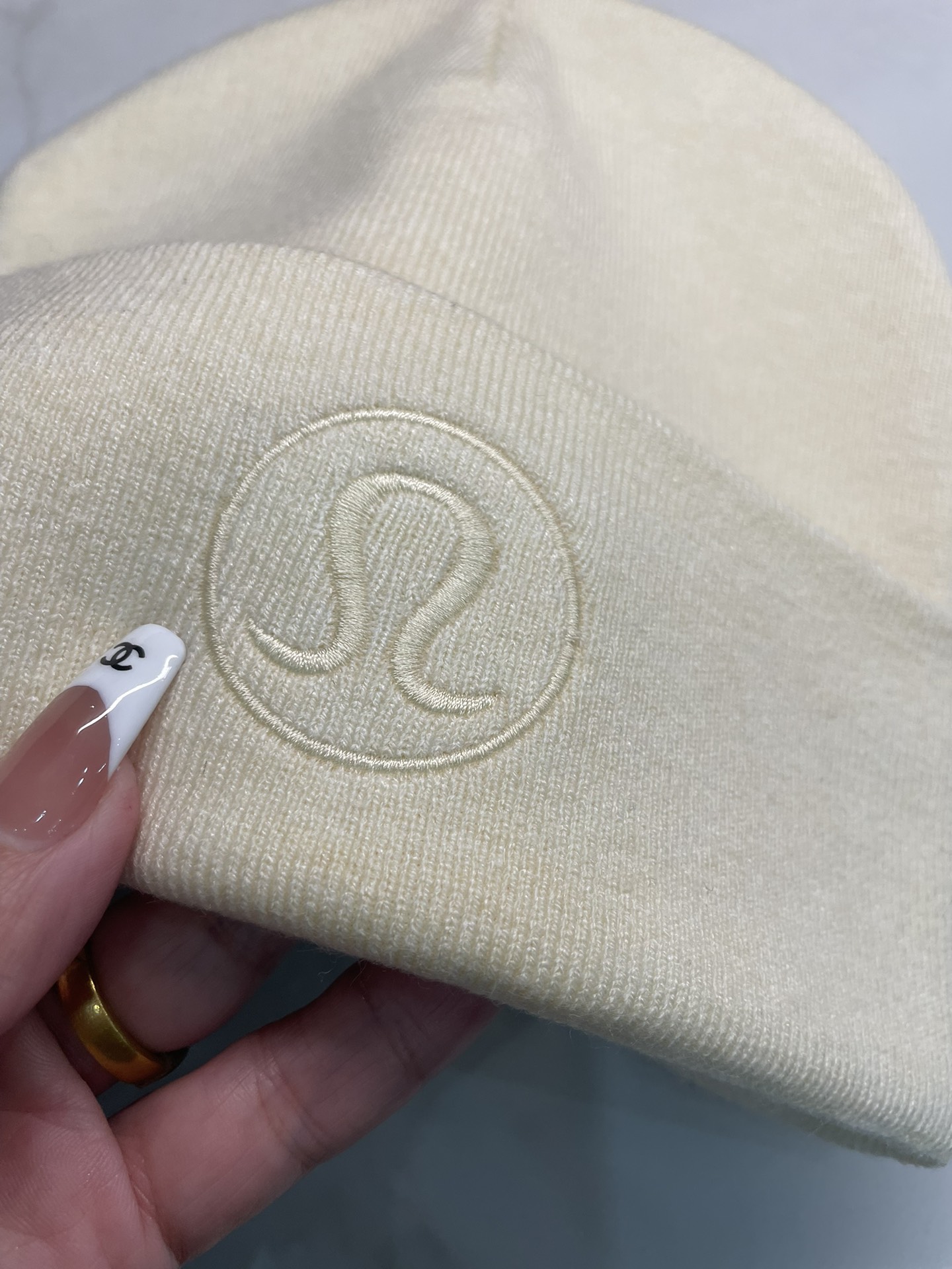 Pairs with down jackets and sweatshirts for winter styling - Comprehensive 2