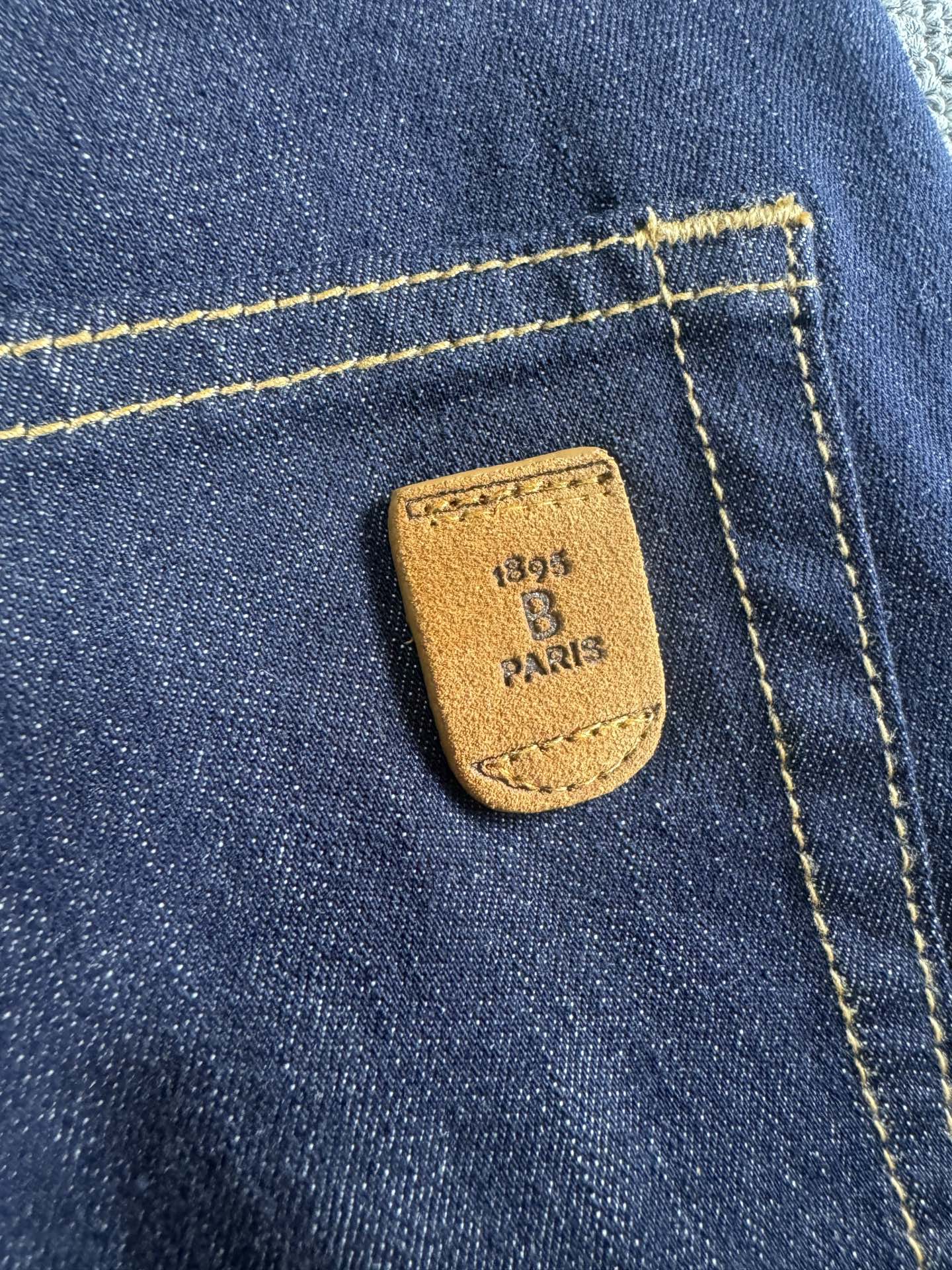   布鲁提原身色牛仔裤 环保纱线定染活性原色复古系，色牢度高至4-5级，真正做到了环保级别，解决了日常掉