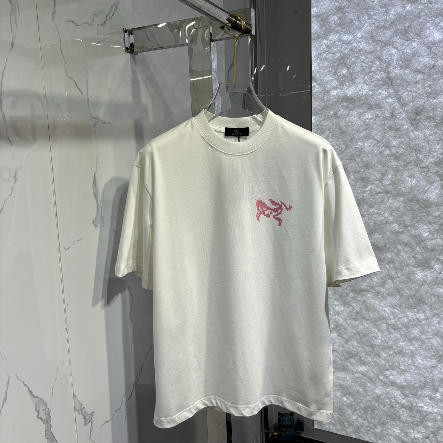 NO:128941,ARC-New short-sleeved front and rear spray painting technology, black and white, code number M~xXL, T-shirt, alexander wang19860909ARC-前后喷绘工艺新款短袖 颜色黑,白 码数M~xXL,,T-shirt,alexander wang,Men's clothing