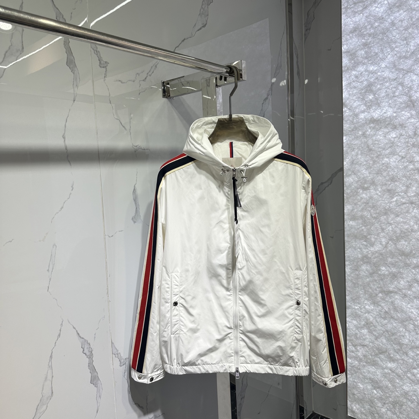 NO:503086,Monc1er 25ss new webbing design thin cotton hooded jacket color black navy white digit 1 2 3 4 5,,jackets & coats,hats,alexander wang19860909Monc1er 25ss新款织带设计 薄棉连帽夹克 颜色黑色 藏青 白色 码数1 2 3 4 5,,jackets & coats,hats,alexander wang,Men's clothing