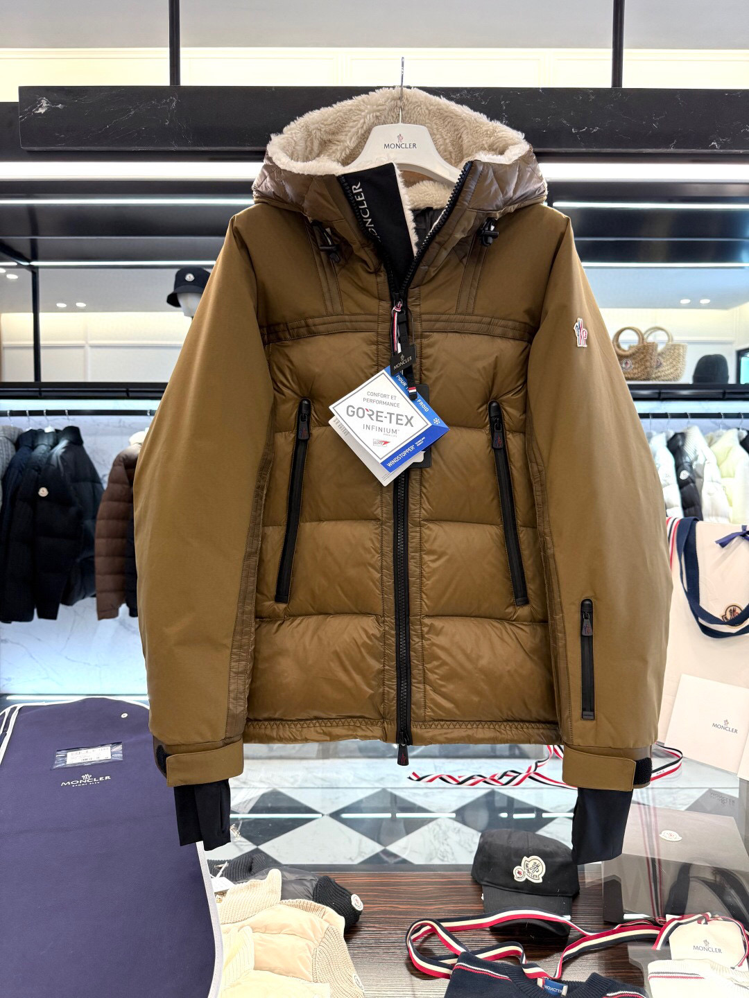 Moncler Grenoble 男士Morgins羊毛皮拼接里羽绒服.原版3W+购入开发.高端单品.柜