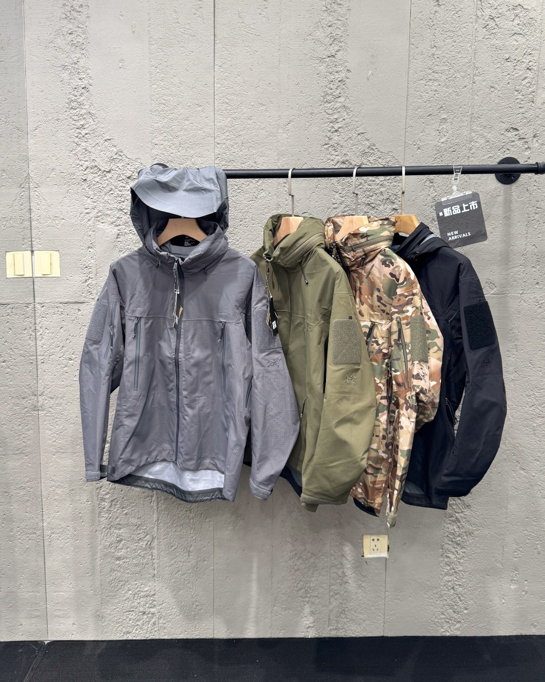 Arc'teryx Leaf Alpha GEN2 Tactical Jacket, Gore-Tex, Windproof, Waterproof