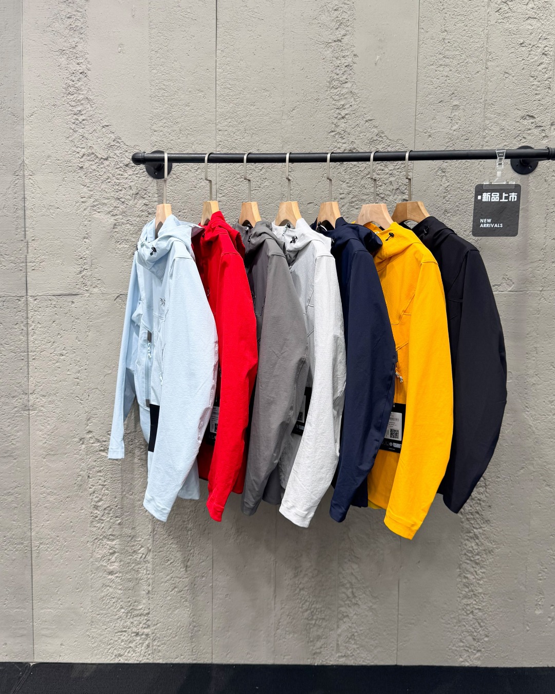 Arc'teryx Gamma Hoody: Versatile Softshell Jacket for Men and Women