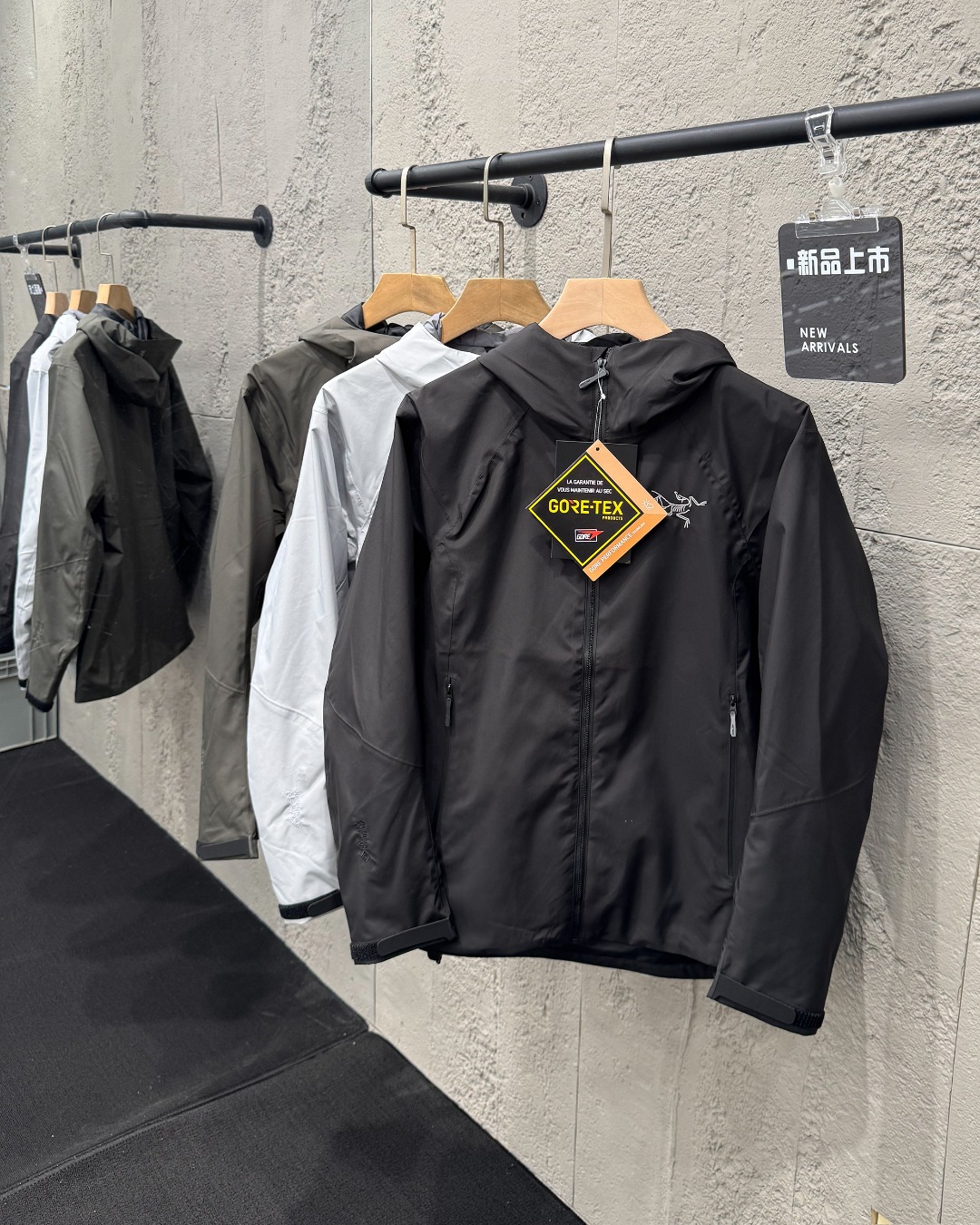 Arc'teryx Kadin Softshell Jacket - Windproof, Breathable, and Lightweight