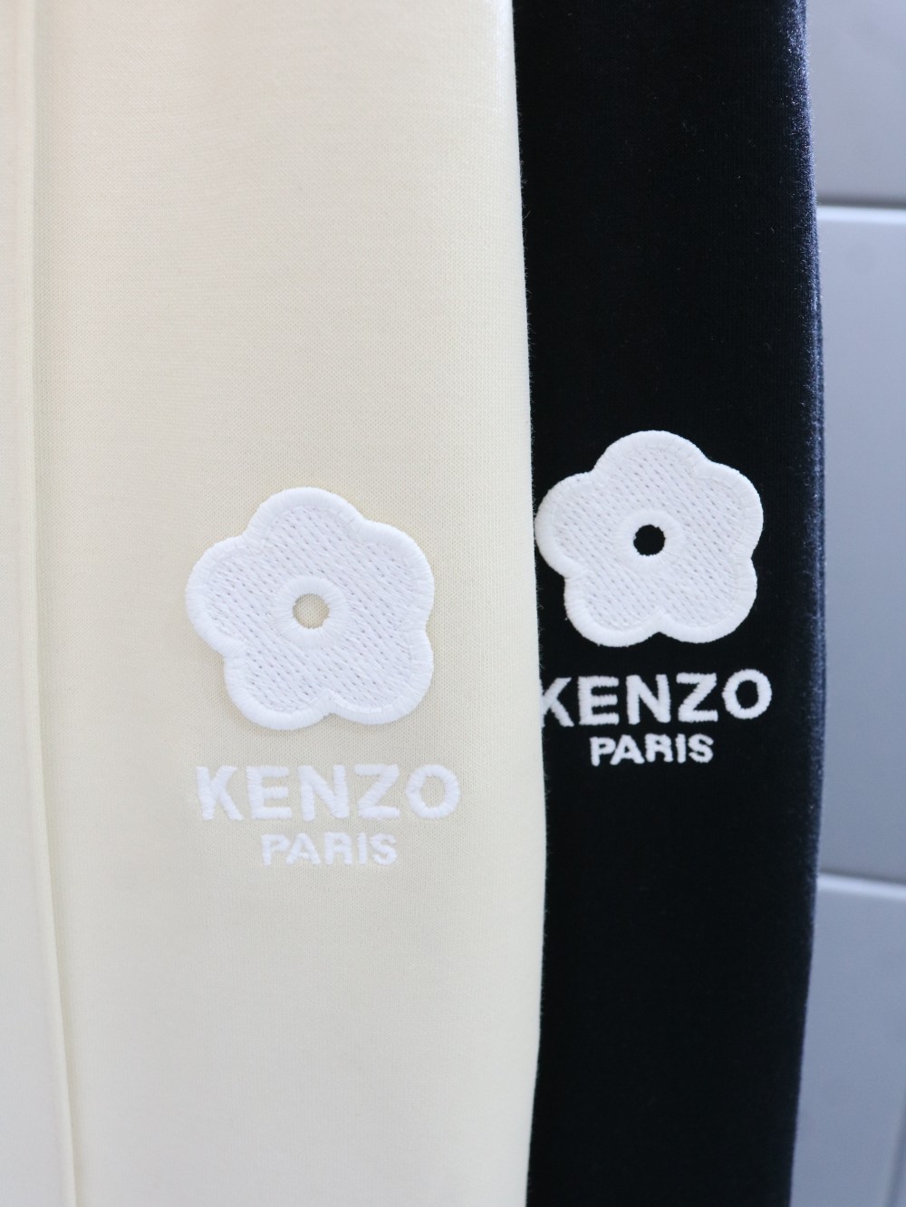 kz的刺绣太精致了！ 立体刺绣 kenzo的logo刺绣一般都是立体做法 走线非常精细 立体感十足 \n 细节～ 支持验货