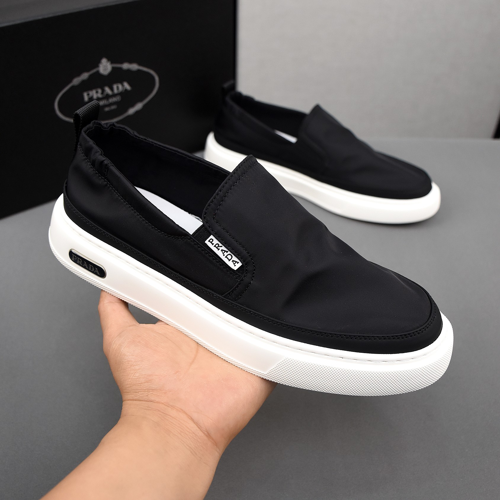 NO:272163,PPrada breathable small cloth shoes, the upper is comfortable and breathable fabric, ultra-light and soft foamed sole. Men's model 38-44.,,prada,prada19860909PPrada普拉达透气小布鞋,鞋面采用舒适透气布料,超轻软发泡大底.男款38-44.,,prada,prada,Men's shoes