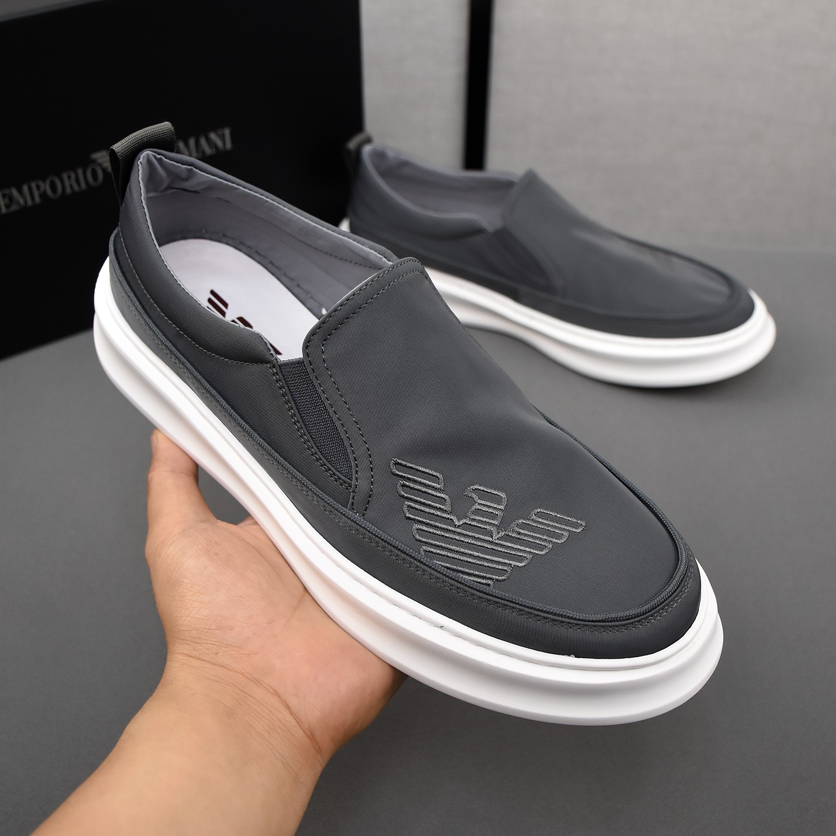 NO:272160,P Armani breathable small cloth shoes, the upper is made of comfortable and breathable fabric, ultra-light rubber foamed outsole. Men's model 38-44.,,armani19860909P阿玛尼透气小布鞋,鞋面采用舒适透气布料,超轻橡胶发泡大底.男款38-44.,,armani,Men's shoes