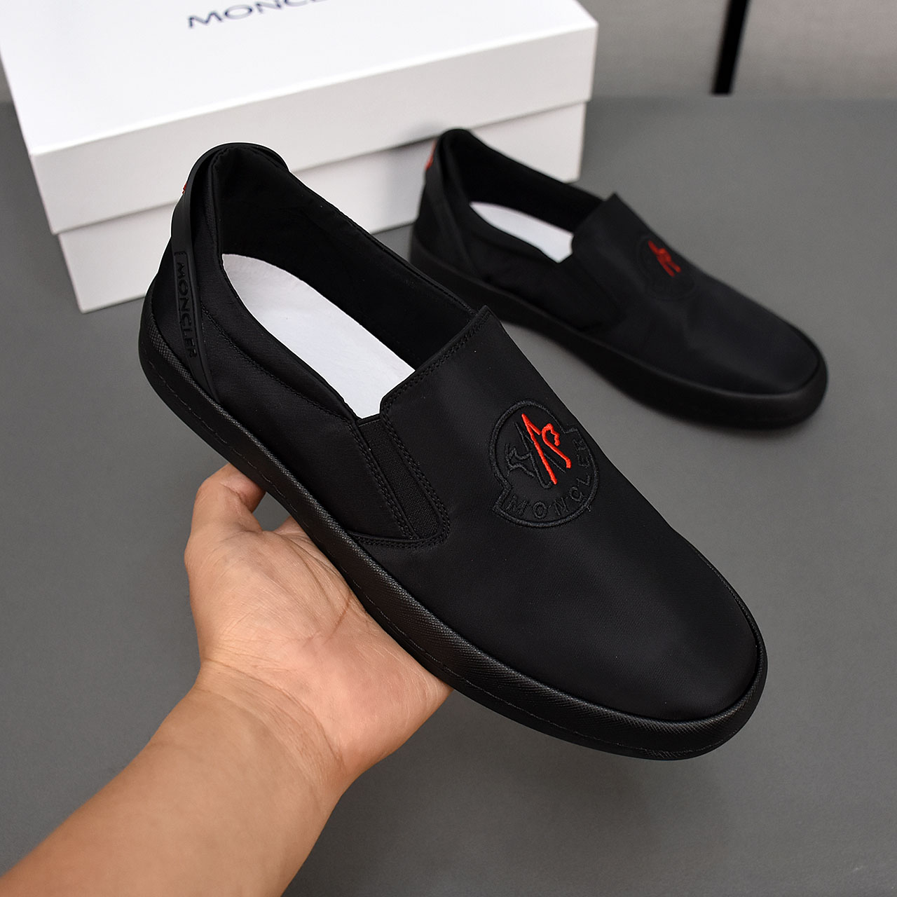 NO:271495,Moncler [blind] batch. Breathable small cloth shoes, the upper is made of comfortable and breathable fabric, ultra-light soft rubber outsole. Men's model 38-44.,,Moncler19860909Moncler【蒙口】批.透气小布鞋,鞋面采用舒适透气布料,超轻软橡胶大底.男款38-44.,,Moncler,Men's shoes