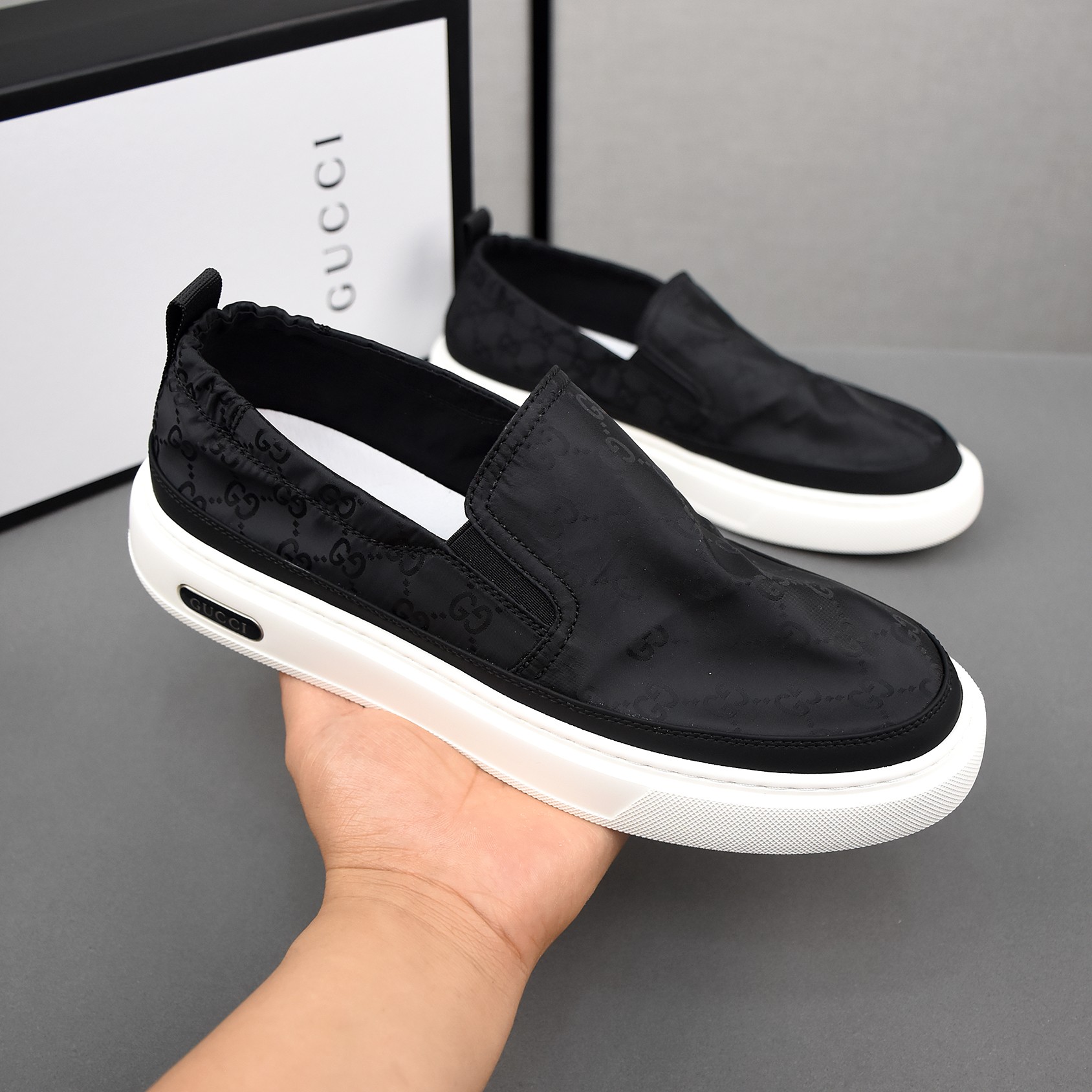 NO:272142,Gucci [Gucci], fashionable small cloth shoes, upper is made of breathable fabric, rubber foam sole, men's size 38-44,,gucci,gucci19860909Gucci【古驰】批,时尚小布鞋,鞋面采用透气布料,橡胶发泡鞋底,男码38-44,,gucci,gucci,Men's shoes