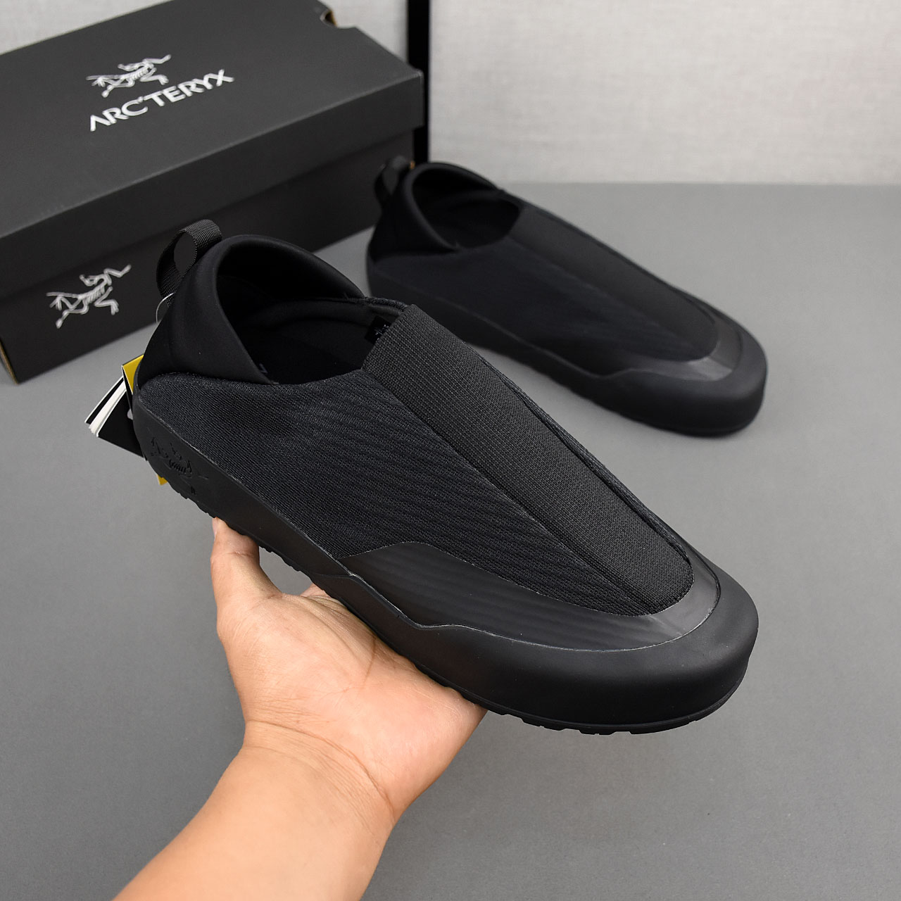 NO:272148,PPARCTERYX NORVAN men's outdoor multi-functional travel shoes, shoe structure midsole TPU chassis supports protecting feet 3D mold rubber toe, upper is made of ripstop mesh, TPU protective film and Niuba leather synthetic fabric, lightweight and breathable, comfortable and wear-resistant, insole is made of 4mm thick OrthoLite 3D molded insole, sole is made of Vibram outsole, anti-slip and wear-resistant. Size number 38-39-40-41-42-43-44-45,arc'teryx19860909PPARCTERYX始祖鸟 NORVAN男士户外多功能旅游鞋,鞋子结构中底TPU底盘支持保护双脚 3D模具制橡胶鞋头 鞋面采用防撕裂网布、TPU保护膜和牛巴革合成面料 轻便透气 舒适耐磨, 鞋垫采用4mm厚OrthoLite 3D模制鞋垫 鞋底采用Vibram大底防滑耐磨.码数38-39-40-41-42-43-44-45,arc'teryx,Men's shoes