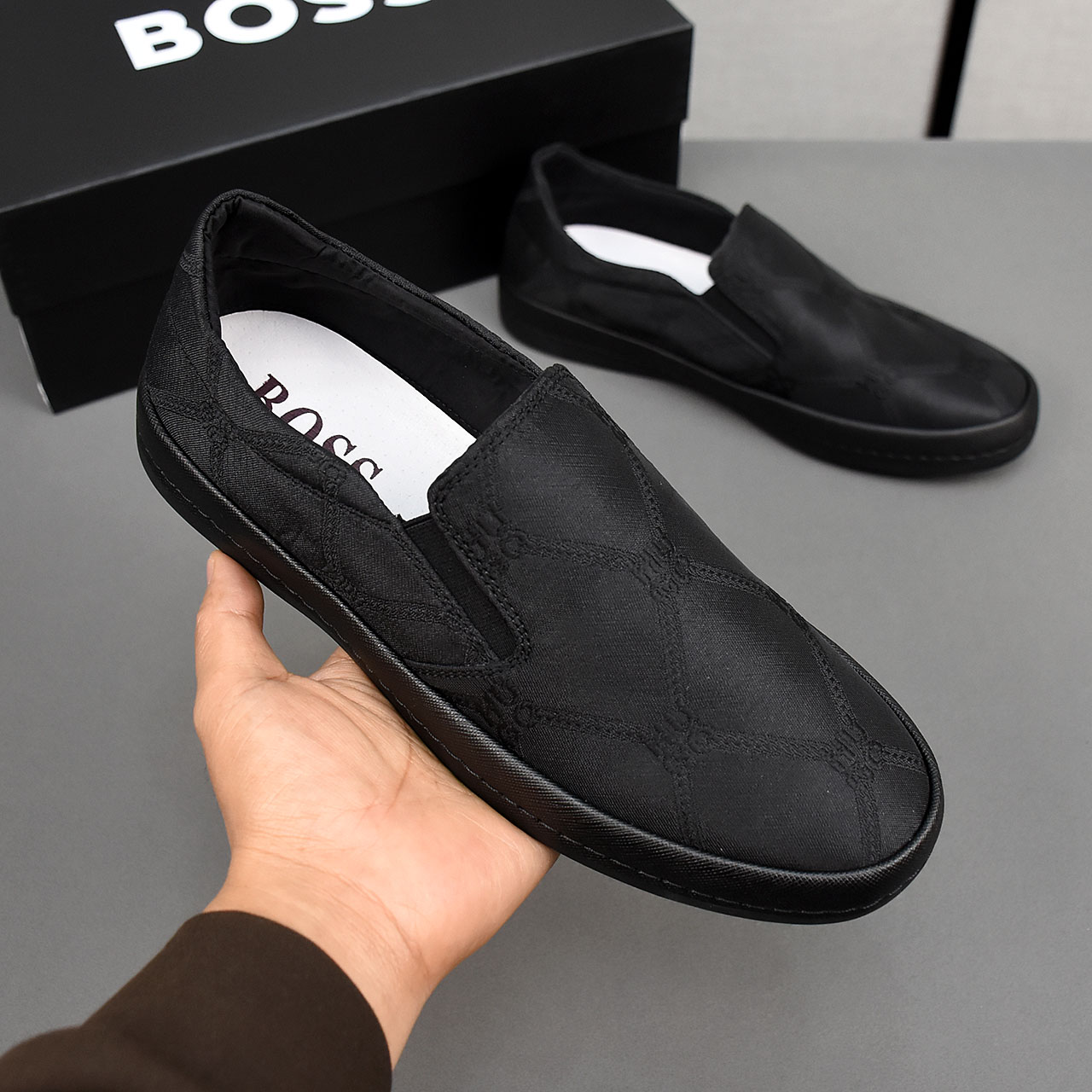 NO:272157,PBOSS breathable small cloth shoes, the upper is comfortable and breathable fabric, and ultra-light soft rubber outsole. Men's model 38-44.,19860909PBOSS透气小布鞋,鞋面采用舒适透气布料,超轻软橡胶大底.男款38-44.,,Men's shoes