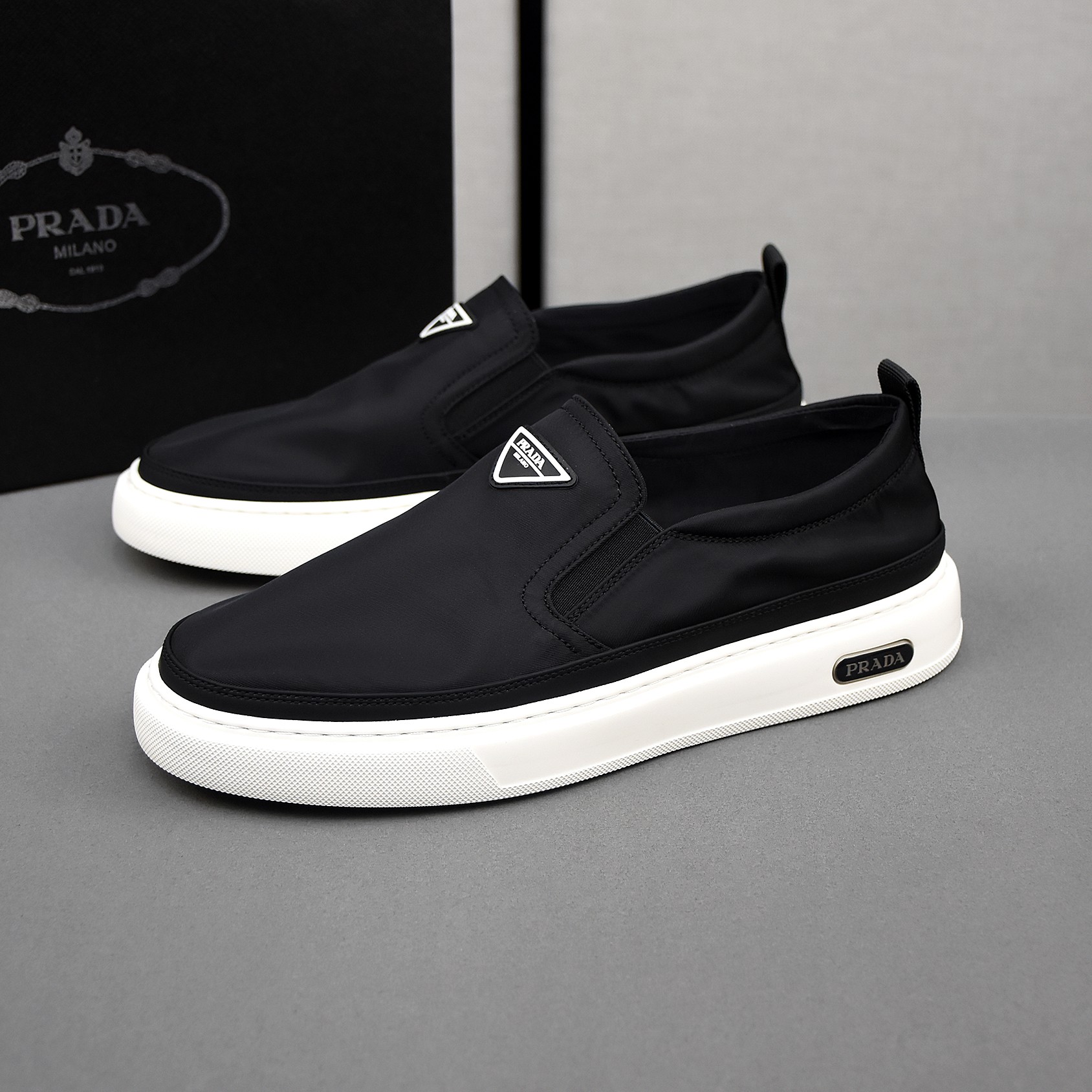 NO:274008,P【Prada】Breathable small cloth shoes, the upper is comfortable and breathable fabric, ultra-light and soft foamed sole. Men's model 38-44.,,prada19860909P【普拉达】透气小布鞋,鞋面采用舒适透气布料,超轻软发泡大底.男款38-44.,,prada,Men's shoes