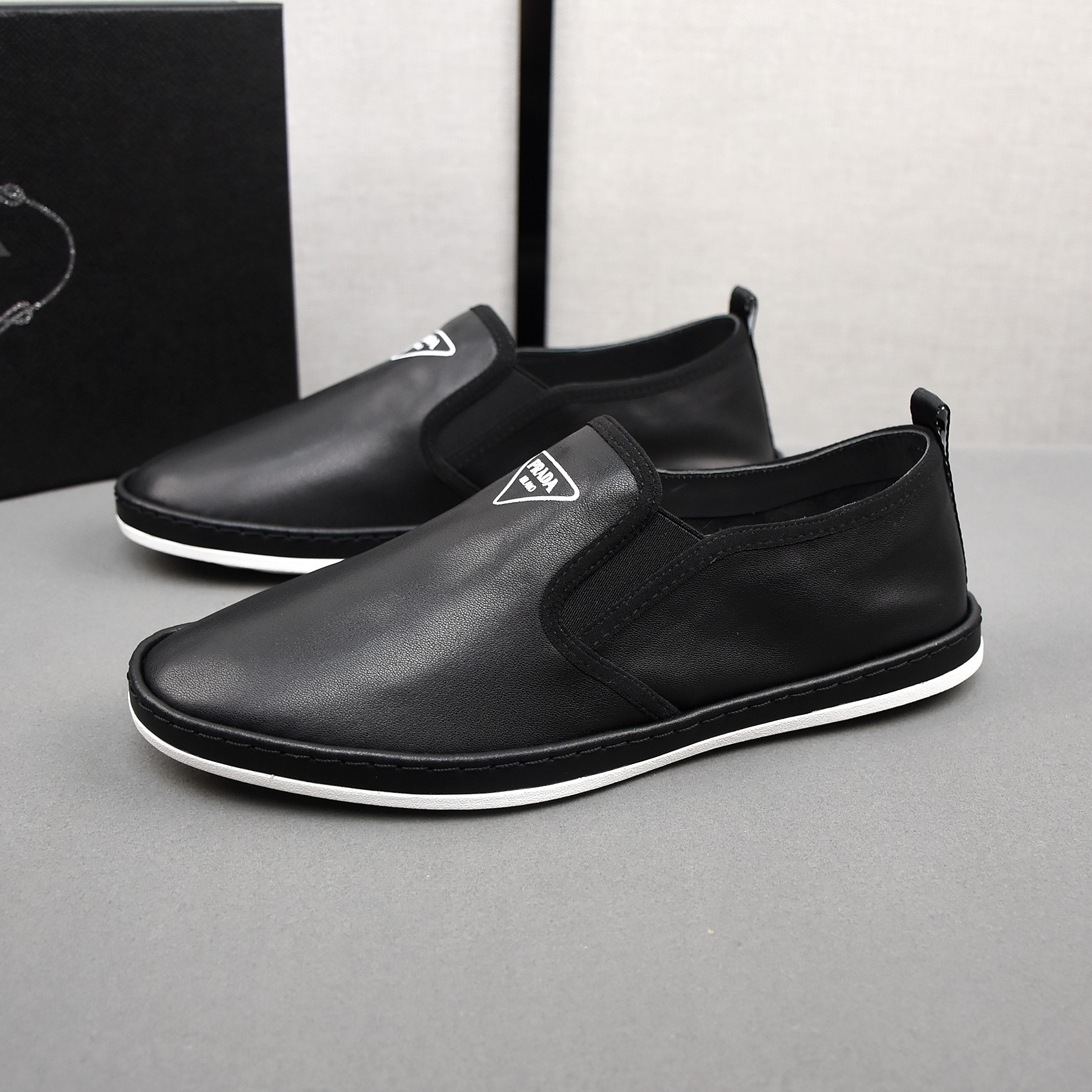 NO:272564,PPrada [Prada] soft sole soft casual leather shoes, the upper is made of comfortable and soft cowhide, super soft rubber outsole. Men's model 38-44.,,prada,prada,cowhide19860909PPrada【普拉达】软底软面休闲皮鞋,鞋面采用舒适柔软头层牛皮,超软橡胶大底.男款38-44.,,prada,prada,cowhide,Men's shoes