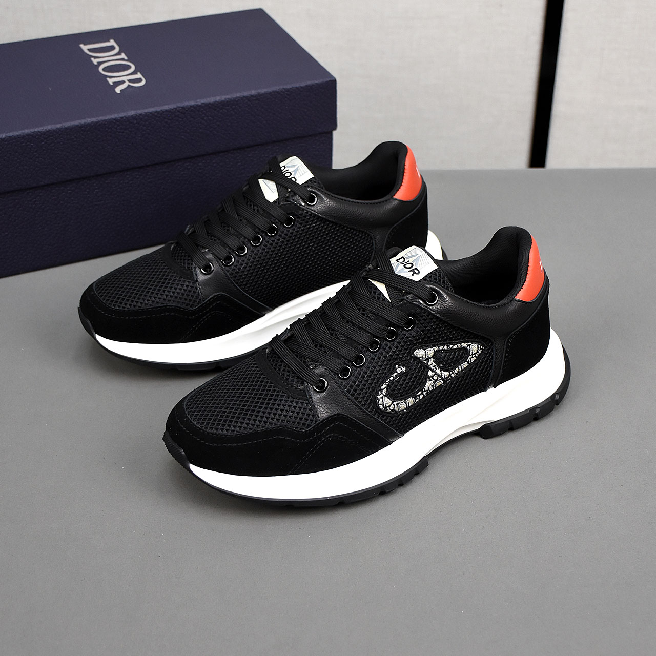 NO:273021,PDior new low-top casual sneakers, with breathable mesh, the shoe mouth has the brand's signature details, which enhance the style. It is fashionable and versatile, which can add luster and color to various styles. Create a unique dynamic and modern atmosphere. This new essential shoe adds new colors to Dior's collection and inheritance, showing modern and elegant style. Men's shoes 38-44 45 customized, dior, dior, sneakers19860909PDior迪奥新款 低帮休闲运动鞋,采用透气网布,鞋口带有品牌标志性细节,提升格调.时尚百搭,可为各式造型增光添彩.塑造独具动感活力与摩登气息的精致设计,这款全新必备鞋履为迪奥的典藏传承再赋新彩,尽显现代优雅格调.男鞋38-44 45订做,,dior,dior,sneakers,Men's shoes