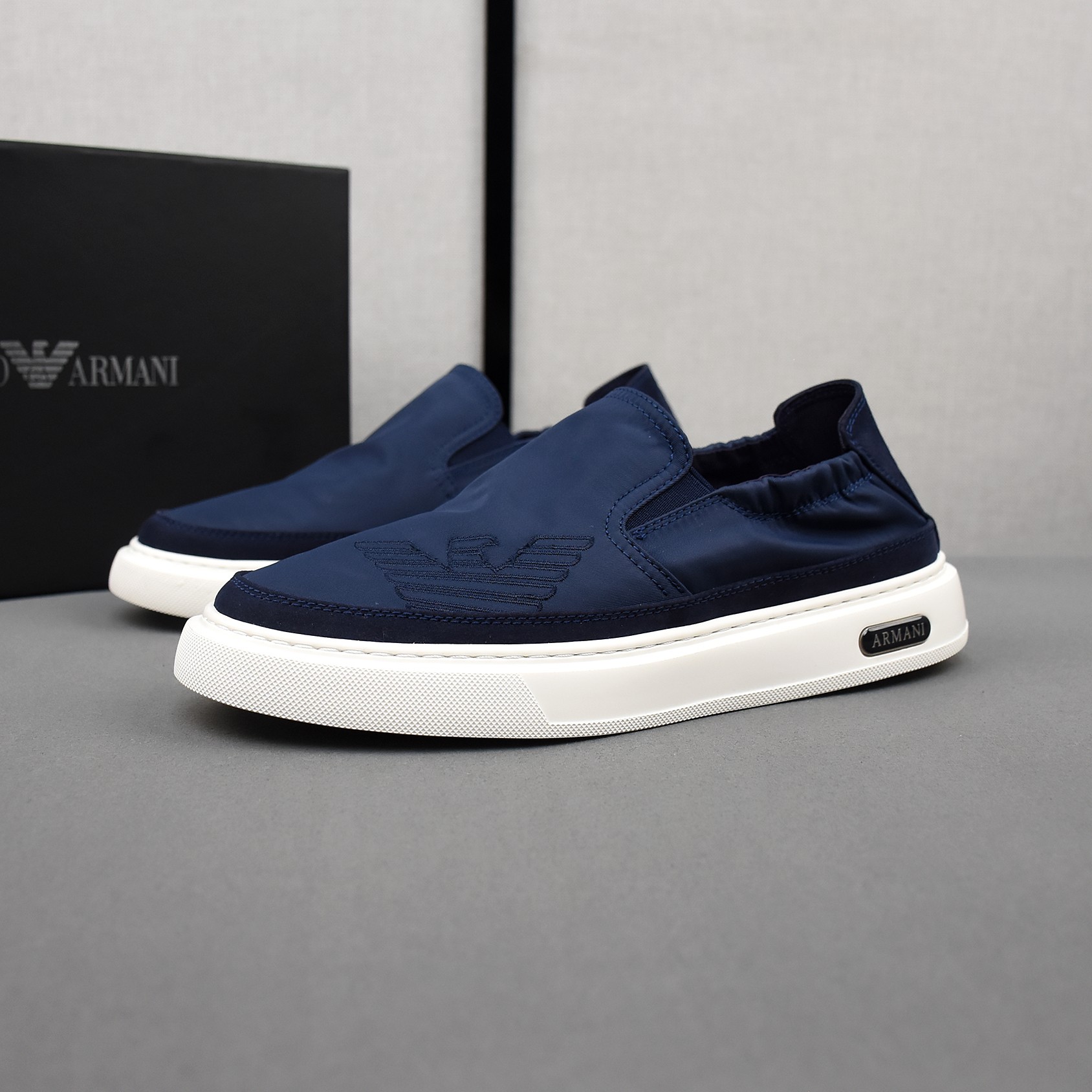 NO:276365,PArmani【Armani】Breathable small cloth shoes, the upper is made of comfortable and breathable fabric, ultra-light rubber foamed outsole. Men's model 39-44.,,armani,armani19860909PArmani【阿玛尼】透气小布鞋,鞋面采用舒适透气布料,超轻橡胶发泡大底.男款39-44.,,armani,armani,Men's shoes