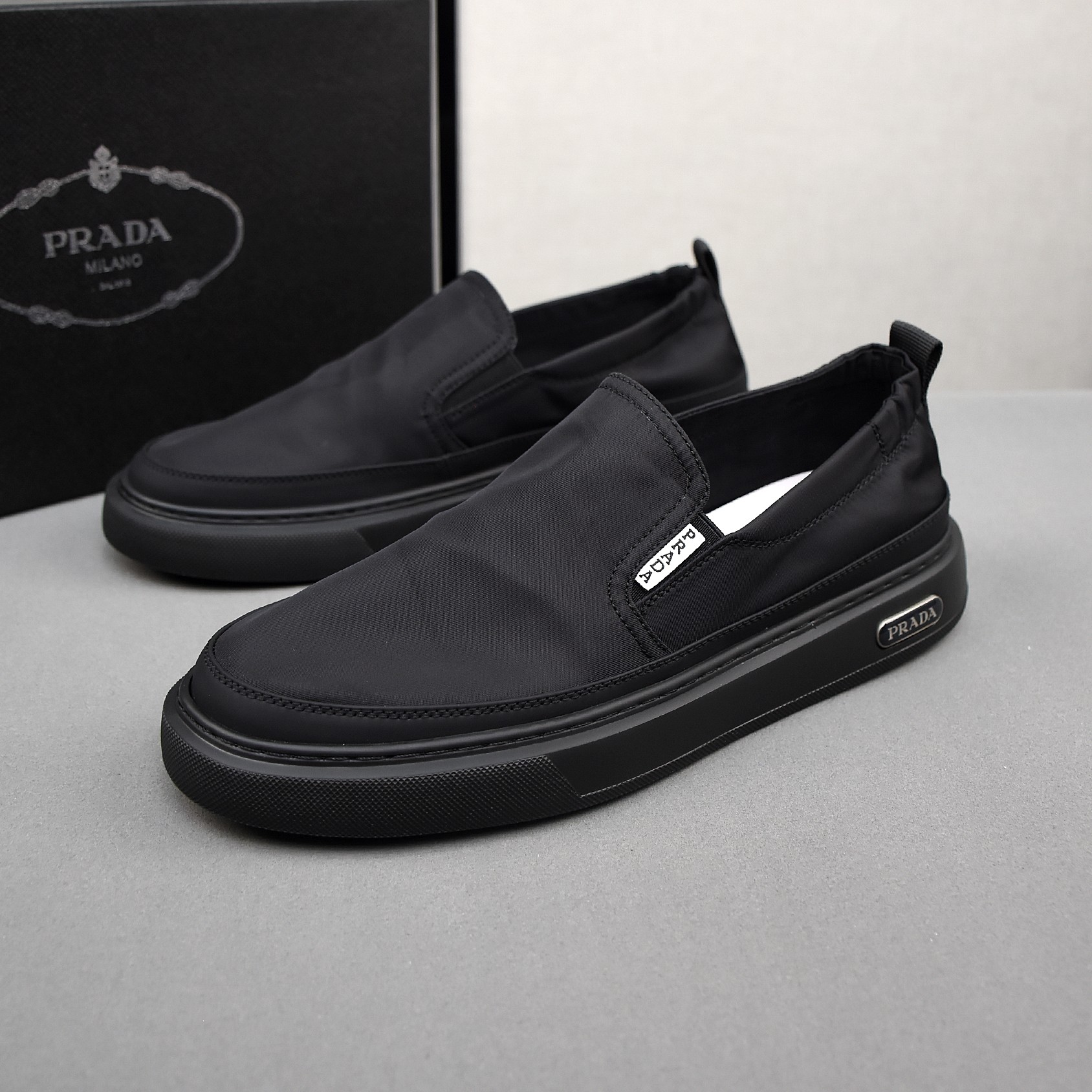 NO:273024,PPrada breathable small cloth shoes, the upper is comfortable and breathable fabric, ultra-light and soft foamed sole. Men's model 38-44.,,prada,prada19860909PPrada普拉达透气小布鞋,鞋面采用舒适透气布料,超轻软发泡大底.男款38-44.,,prada,prada,Men's shoes