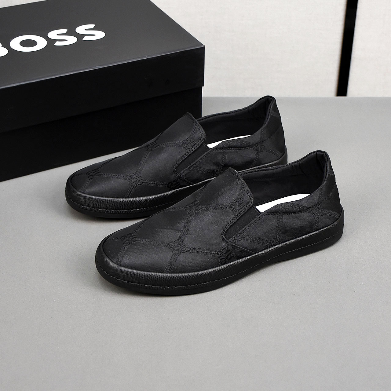 NO:355028,PBOSS breathable small cloth shoes, the upper is comfortable and breathable fabric, and ultra-light soft rubber outsole. Men's model 39-44 (customized for 38.45).,19860909PBOSS透气小布鞋,鞋面采用舒适透气布料,超轻软橡胶大底.男款39-44(38.45定做).,,Men's shoes
