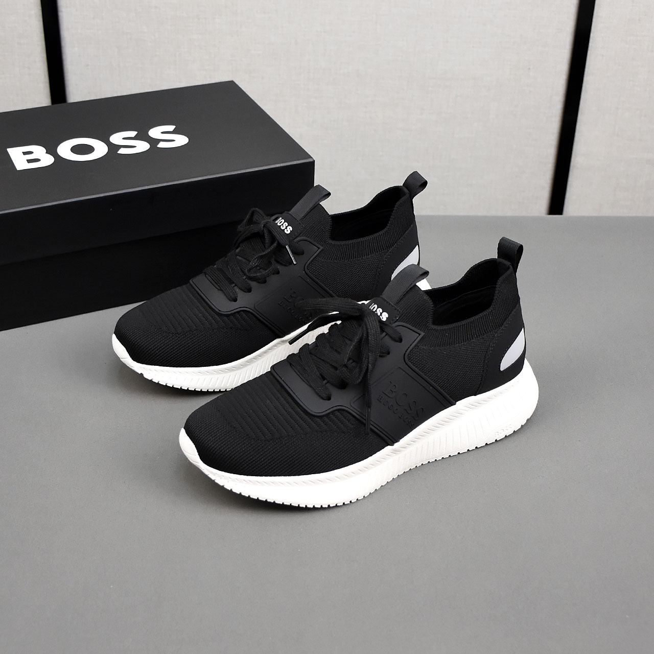 NO:273819,P【BOSS】Breathable summer flying knit sneakers, the whole body is made of flying knit fabric, lightweight foot design, ultra-light foam sole, men's size 38-45,, sneakers19860909P【BOSS】透气夏季飞织运动鞋,整身采用飞织面料,轻便套脚设计,超轻发泡鞋底,男码38-45,,sneakers,Men's shoes