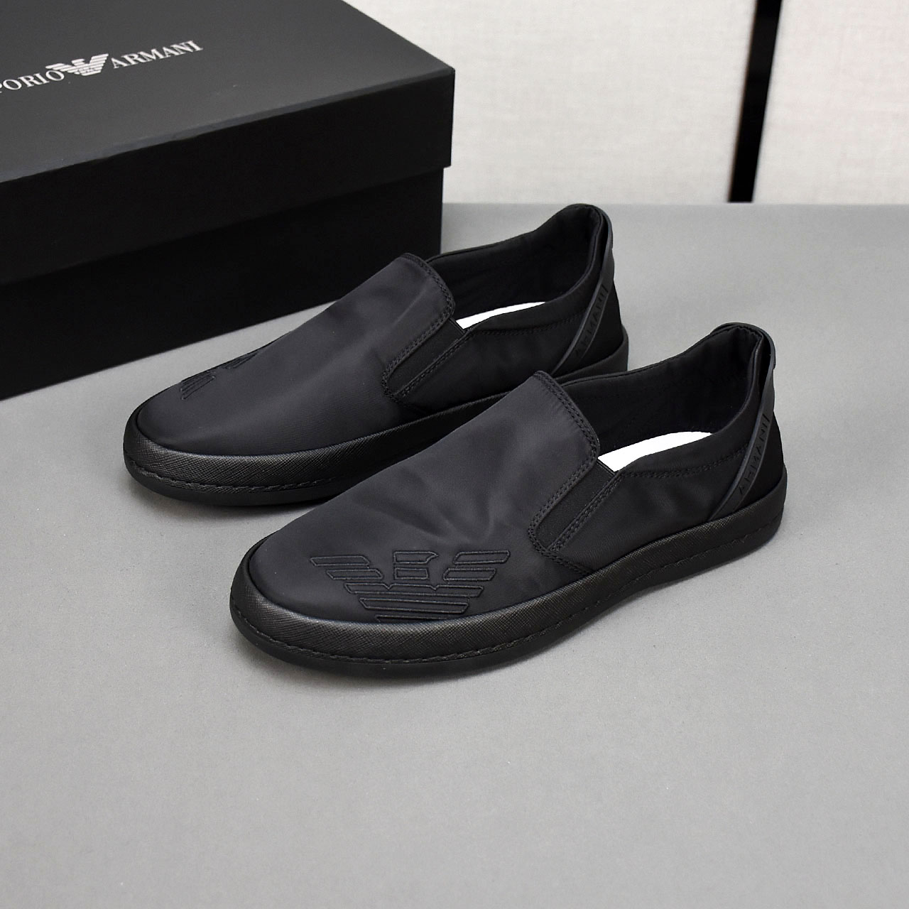 NO:276379,P Armani breathable small cloth shoes, the upper is comfortable and breathable fabric, ultra-light soft rubber outsole. Men's model 39-44.,,armani19860909P阿玛尼透气小布鞋,鞋面采用舒适透气布料,超轻软橡胶大底.男款39-44.,,armani,Men's shoes