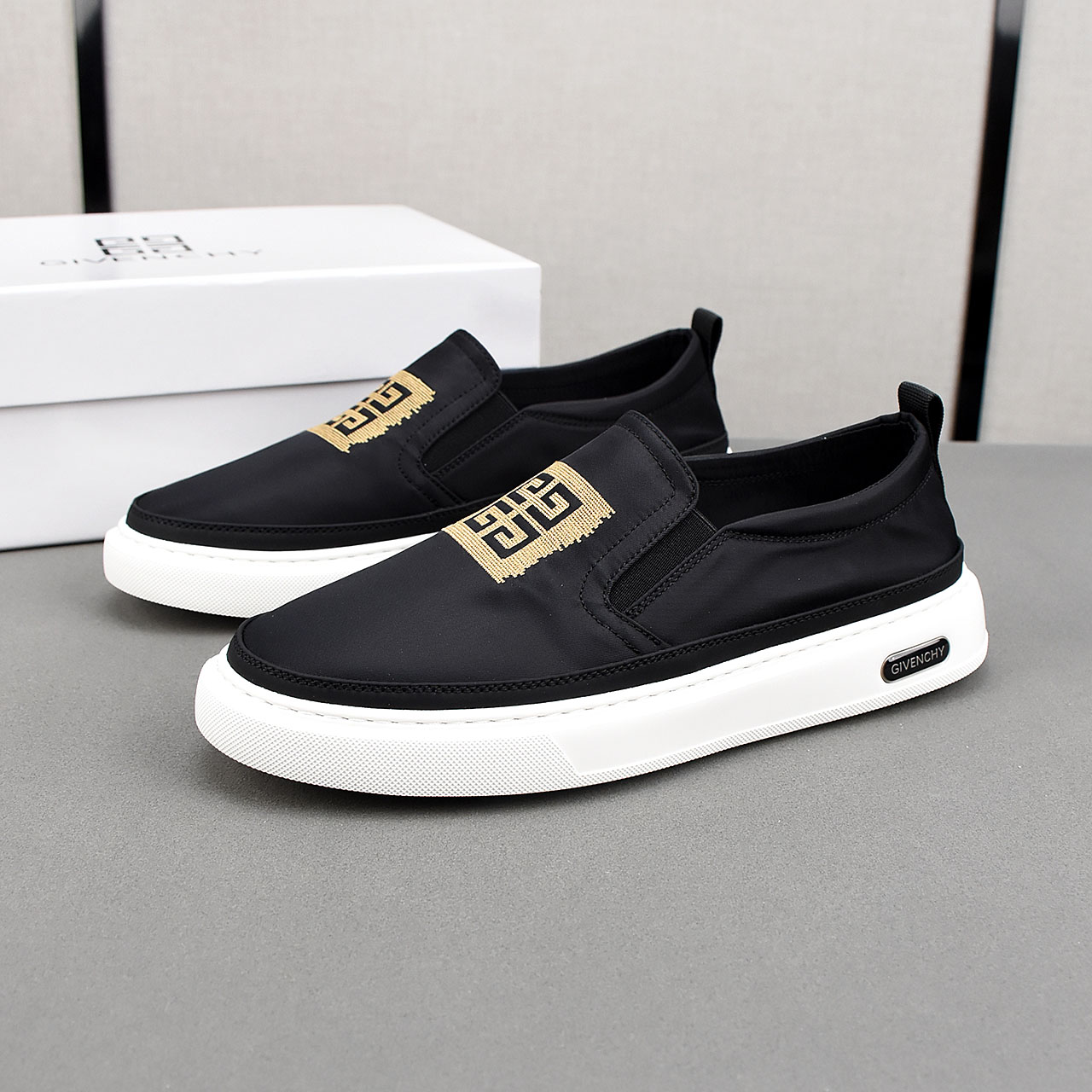 NO:348194,P (Givenchy) breathable small cloth shoes, the upper is comfortable and breathable fabric, ultra-light soft rubber foamed sole. Men's model 39-44 (38 customized).,, givennchy19860909P（纪梵希）透气小布鞋,鞋面采用舒适透气布料,超轻软橡胶发泡大底.男款39-44(38定做).,,givenchy,Men's shoes