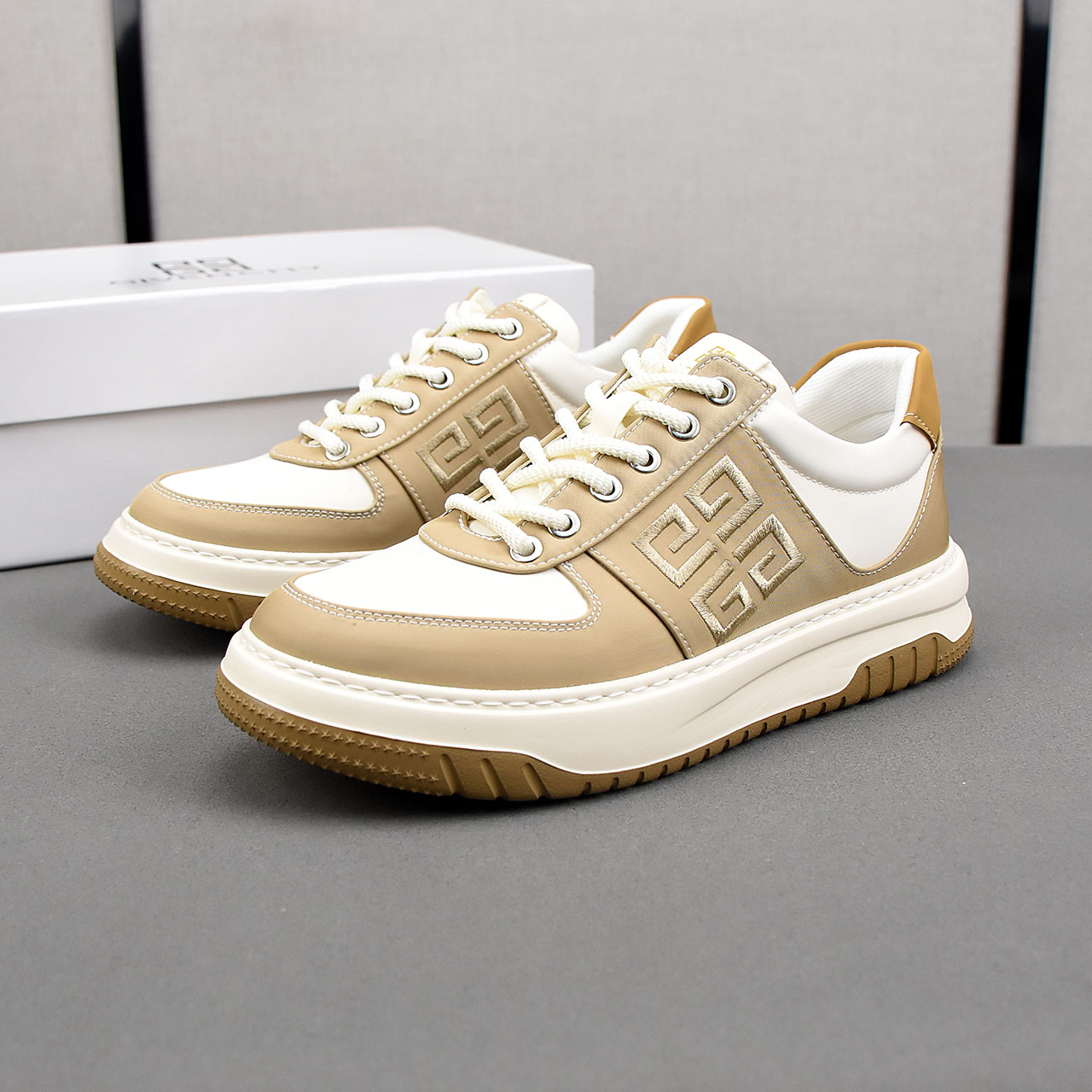 NO:279961,P【Givenchy】Breathable lace-up cloth shoes, the upper is comfortable and breathable fabric, ultra-light and soft foamed outsole. Men's model 39-44.,, givennchy19860909P【纪梵希】透气系带布鞋,鞋面采用舒适透气布料,超轻软发泡大底.男款39-44.,,givenchy,Men's shoes