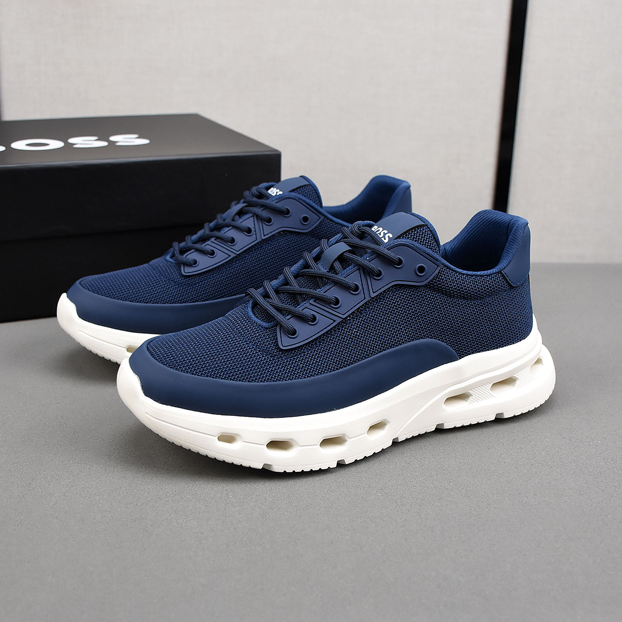 NO:279964,PBOSS breathable sports cloth shoes, the upper is made of comfortable and breathable fabric, and ultra-light soft rubber outsole. Men's model 39-44.,19860909PBOSS透气运动布鞋,鞋面采用舒适透气布料,超轻软橡胶大底.男款39-44.,,Men's shoes