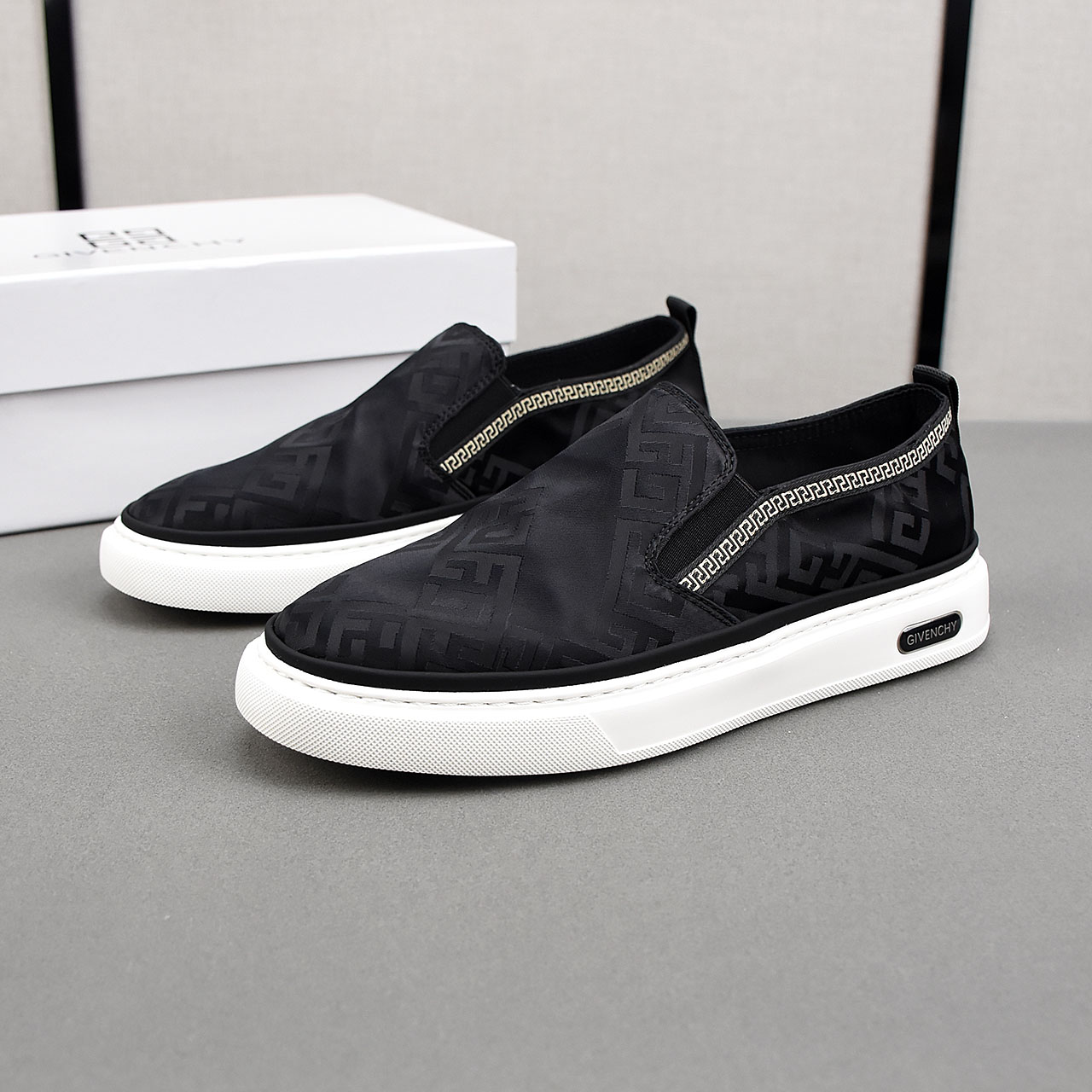 NO:279968,P (Givenchy) breathable small cloth shoes, the upper is made of comfortable and breathable fabric, ultra-light soft rubber foamed sole. Men's model 39-44.,, givennchy19860909P（纪梵希）透气小布鞋,鞋面采用舒适透气布料,超轻软橡胶发泡大底.男款39-44.,,givenchy,Men's shoes