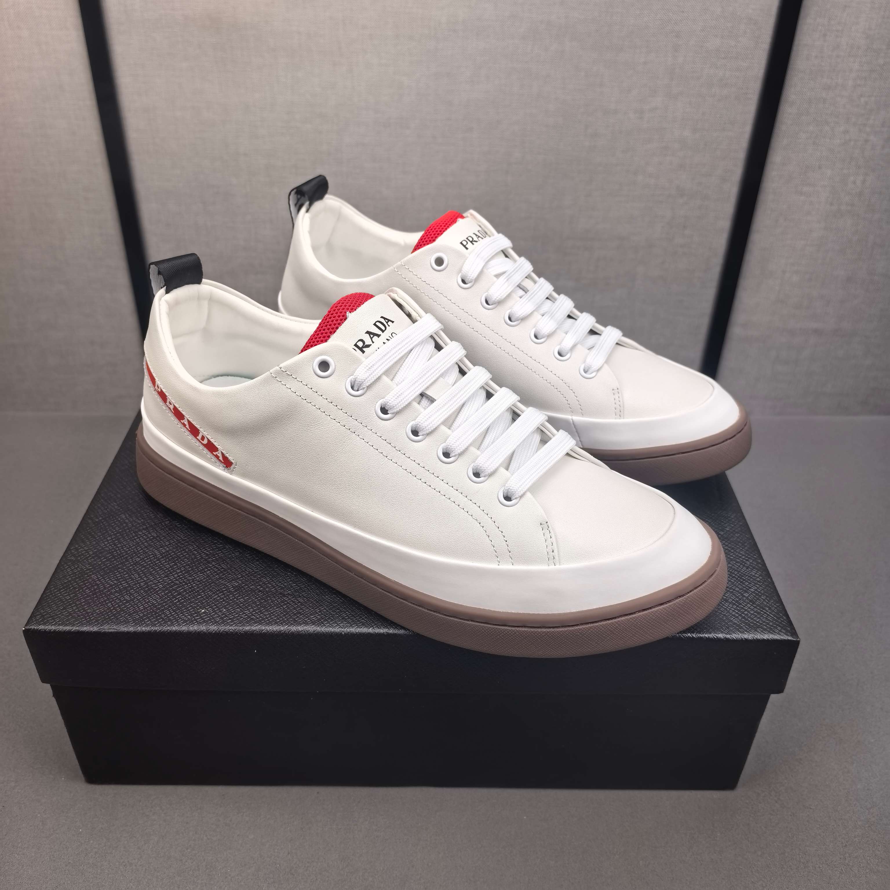 NO:356220,PPrada detonated the whole audience!  The international brand Prada is constantly innovating. This men's casual shoes, original version, counter one-to-one cowhide material, leather footbed rubber non-slip sole, breathable and comfortable speaking with quality 38-44,,prada,prada,cowhide19860909PPrada引爆全场！不断创新的国际品牌普拉达 此款男士休闲鞋,原版版本,专柜一比一牛皮材质,皮垫脚橡胶防滑大底,透气舒适以质量说话38-44,,prada,prada,cowhide,Men's shoes