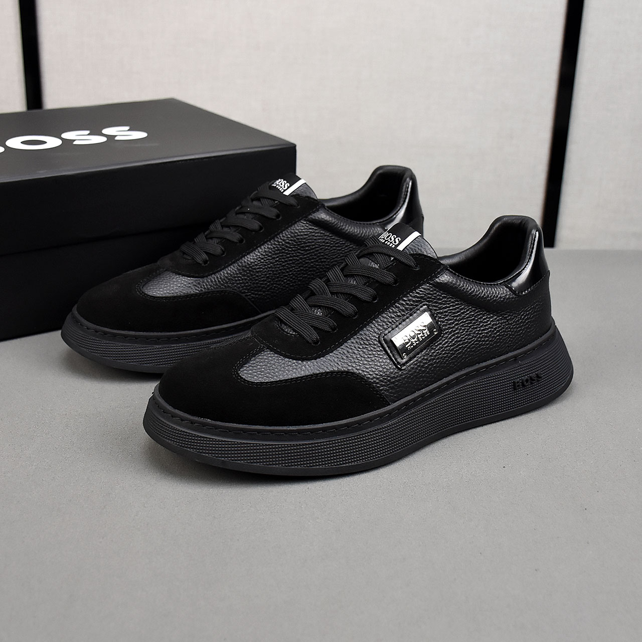 NO:556880,P BOSS's latest casual men's shoes, casual and fashion hot style, simple and elegant style, made of imported embroidered suede nubuck leather, sheepskin lining, original wear-resistant TR outsole, 2 colors available, code number 38-44 (45 can be customized), sheepskin19860909P BOSS最新款休闲男鞋 休闲时尚爆款 版型简洁大气 面料采用进口绣花绒面磨砂皮 羊皮内里,原版耐磨TR大底,2色可选,码数38-44（45可定做）,,sheepskin,Men's shoes