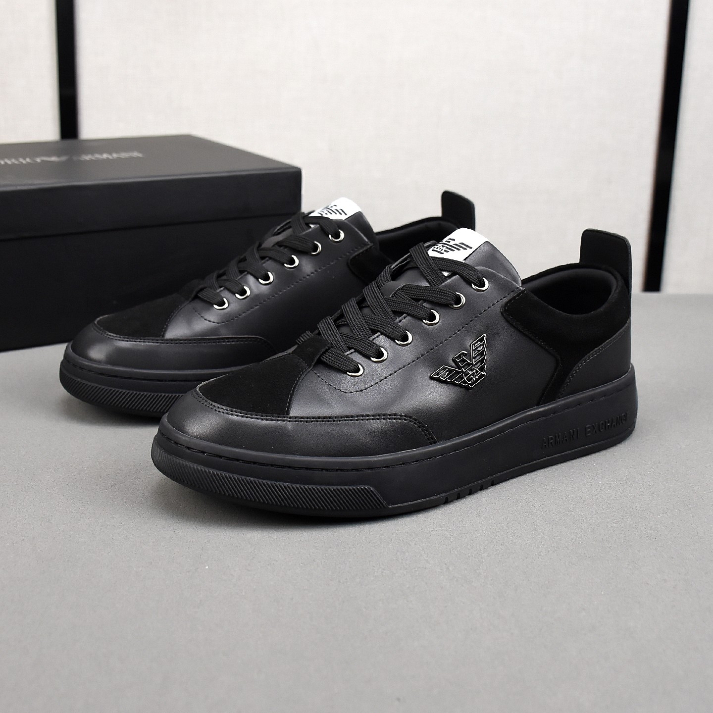 NO:574990,PArmani [Armani] is a popular brand. It is a famous luxury brand and a high-end series of casual men's shoes. It has become a never-ending fashion darling with its classic design and classic casual style. It uses first-layer cowhide and all-sheep lining brand-specific outsole. The overall design is harmonious and unified without lacking personality. You deserve it!  Size 38～44,,armani,armani,cowhide19860909PArmani【阿玛尼】爆款 著名奢侈品牌,高端系列休闲男鞋,以经典的设计成为永不落幕的时尚宠儿,经典的休闲造型.采用头层牛皮全羊里品牌专用大底,整体设计和谐统一又不缺乏个性 你值得拥有！尺码38～44,,armani,armani,cowhide,Men's shoes