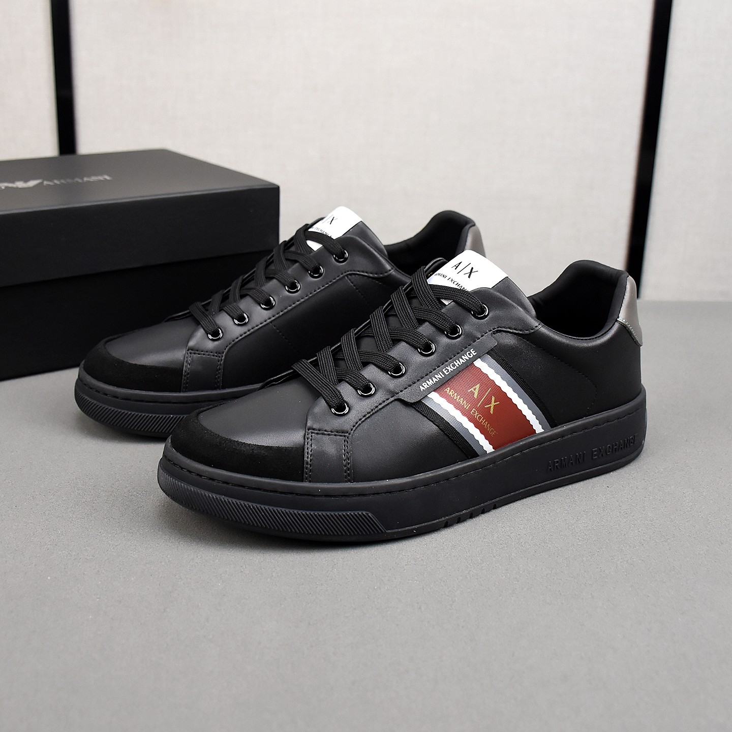 NO:605036,P【Armani】Armani AX. The classic design has become a fashion favorite that never ends. It uses imported cowhide leather upper and sheepskin lining. It can be worn in all seasons. The brand-specific outsole has a harmonious and unified overall design without lacking personality. You deserve it!  38-44 (45 customized),,armani,armani,cowhide,sheepskin19860909P【Armani】阿玛尼 AX .经典的设计成为永不落幕的时尚宠儿,采用进口牛皮鞋面,羊皮内里.四季可穿.品牌专用大底,整体设计和谐统一又不缺乏个性 你值得拥有！38-44（45定做）,,armani,armani,cowhide,sheepskin,Men's shoes