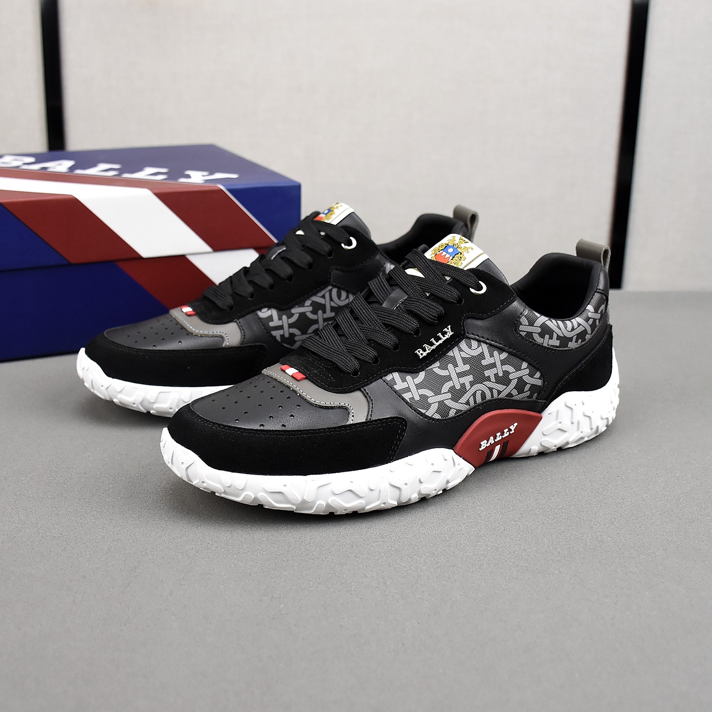 NO:621049,PBALLY/Bally's new casual shoes are made of calfskin stitching, combining elegant style and innovative design. The brand logo on the outside of the outsole is full of modern style, and the tongue is decorated with the brand letter logo, which all explains the brand style!  Yangli, private mold rubber outsole!  Soft, lightweight, comfortable and durable on the feet!  38-44 (45 customized),, bally, cowhide19860909PBALLY/巴利新款休闲鞋,采用小牛皮拼接打造,糅合优雅风范与创新设计.大底外侧品牌Logo标志,摩登风范十足,鞋舌饰有品牌字母徽标,无不阐释品牌格调！羊里,私模橡胶大底！上脚柔软轻便舒适耐看！38-44（45定做）,,bally,cowhide,Men's shoes