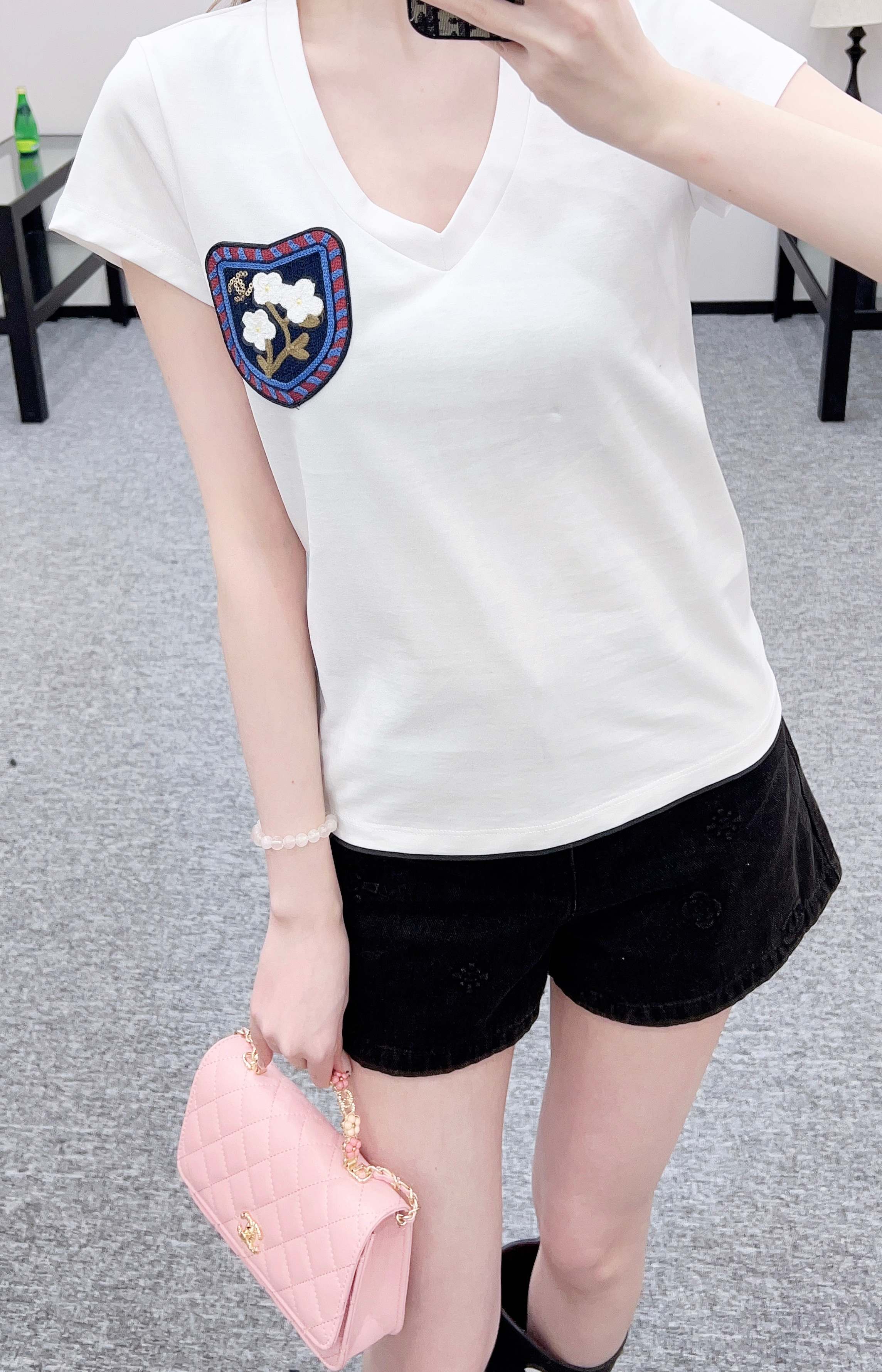 샤넬 여성 로고 자수 까멜리아 반팔 티셔츠 레플리카 6053 Chanel Women T Shirt